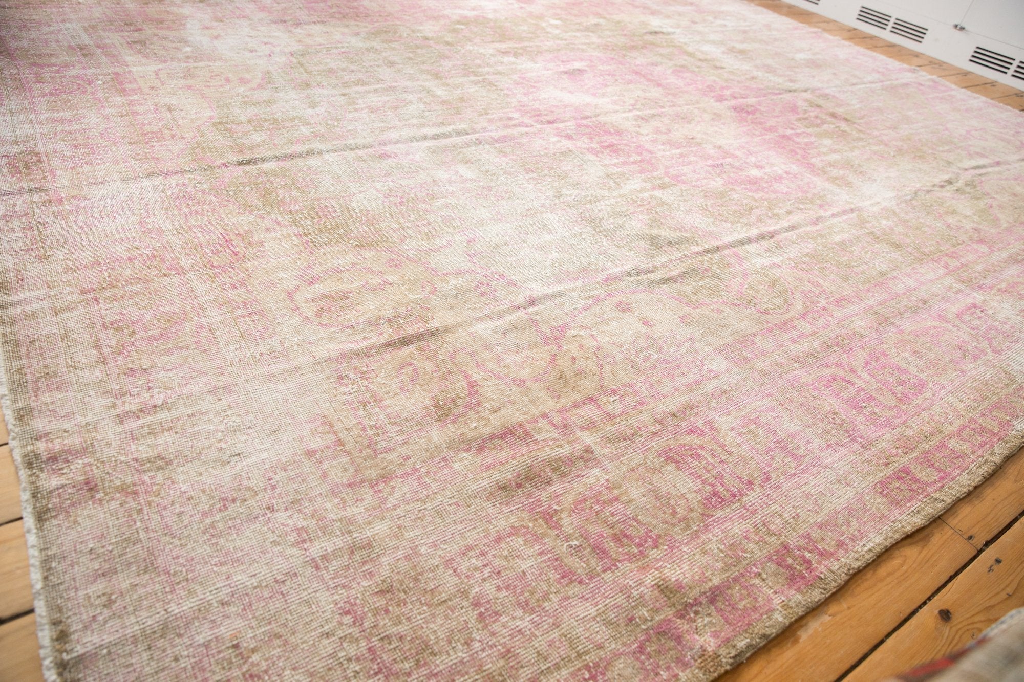 9.5x12.5 Vintage Distressed Sivas Carpet - Image 3