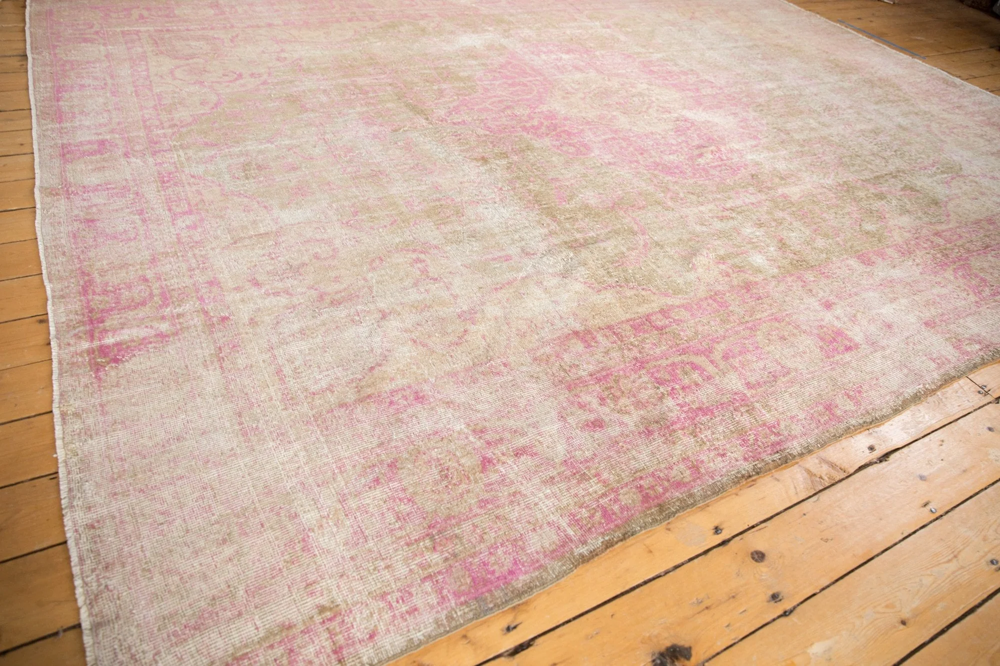 9.5x12.5 Vintage Distressed Sivas Carpet - Image 6