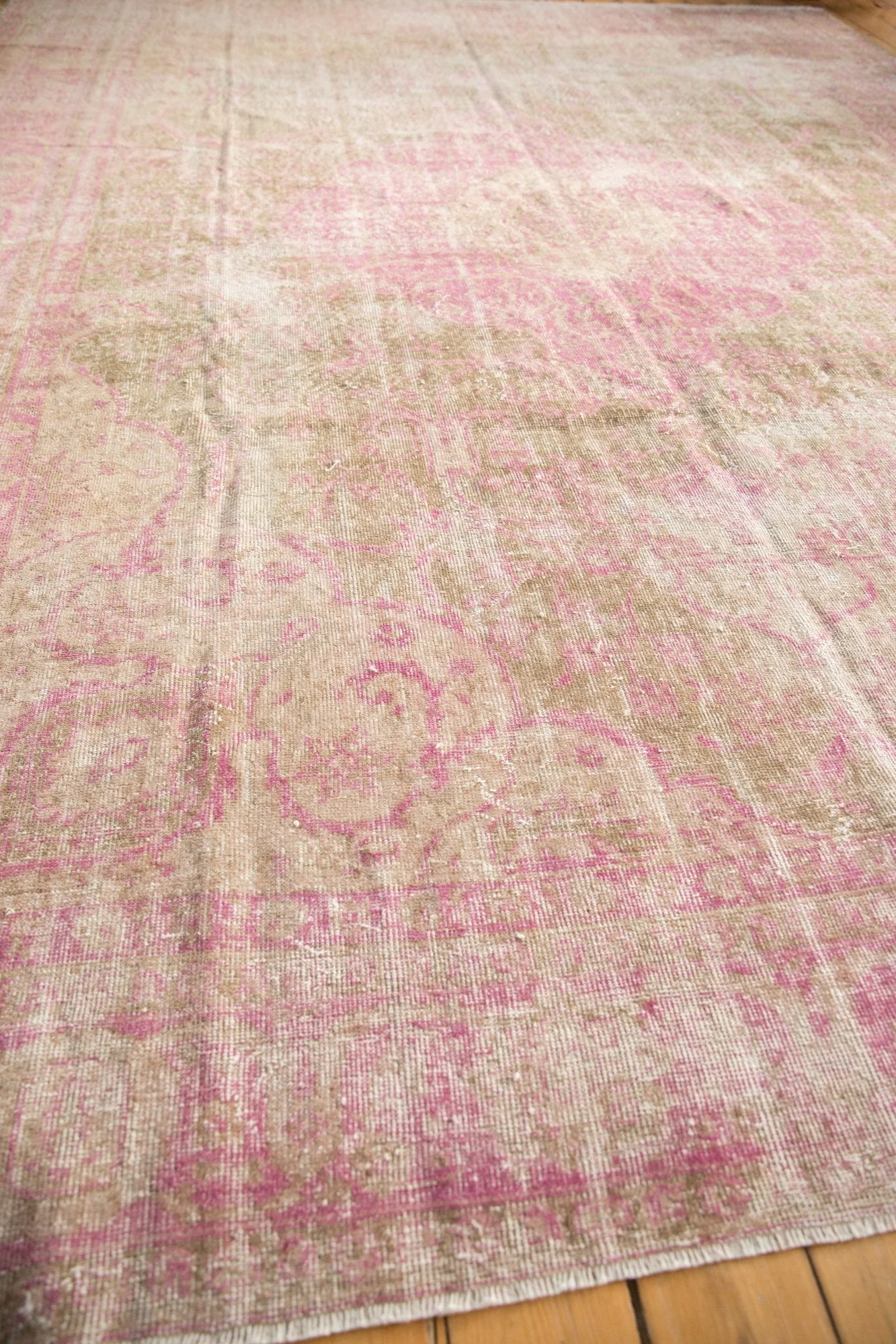 9.5x12.5 Vintage Distressed Sivas Carpet - Image 8