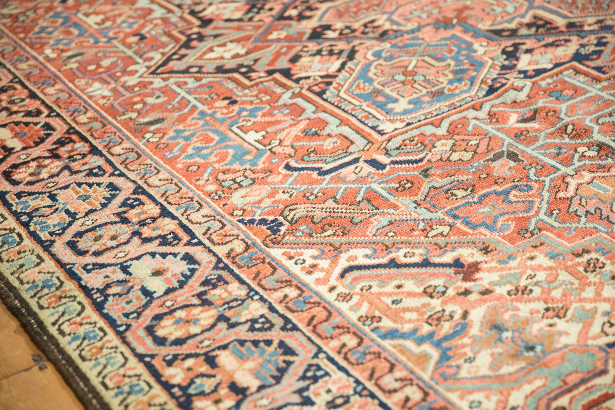 9.5x12 Vintage Heriz Carpet - Image 5