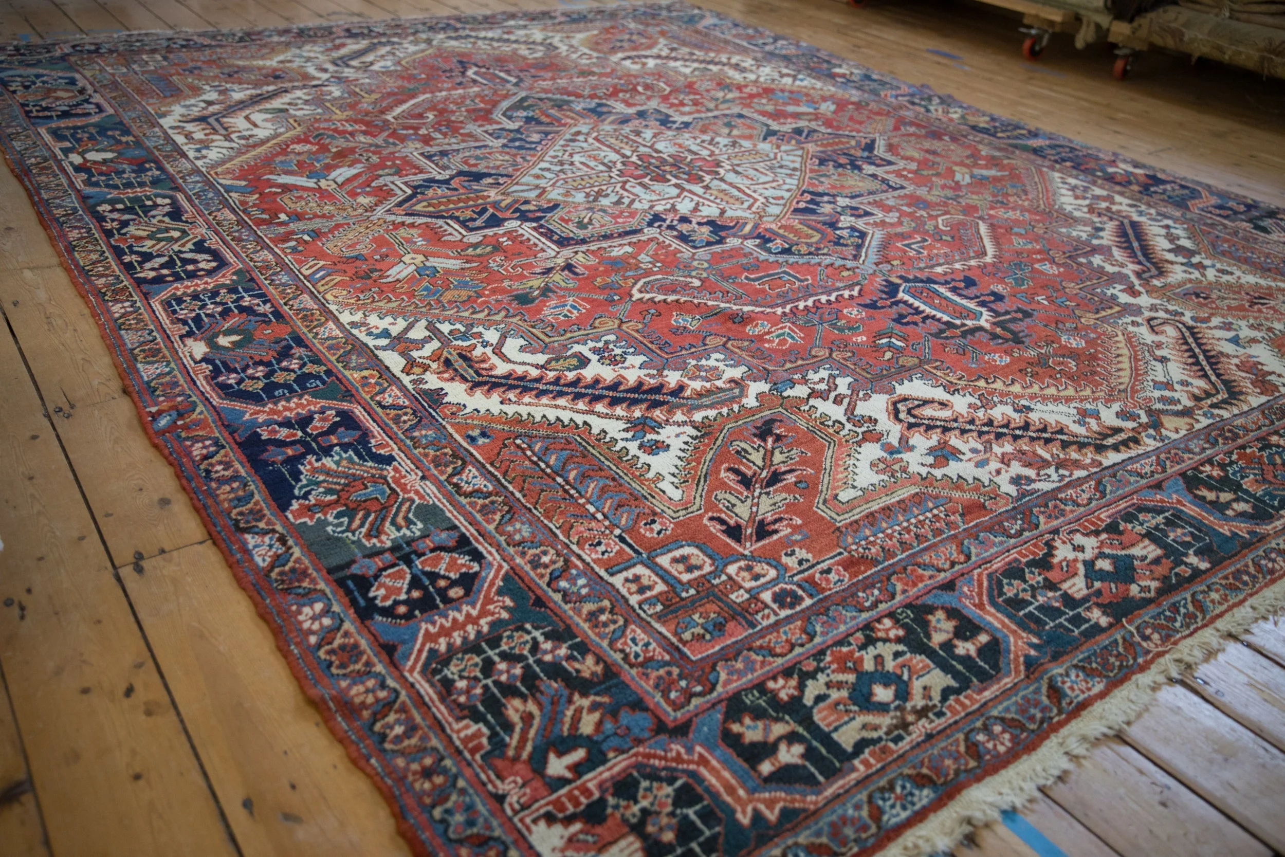 9.5x12 Vintage Heriz Carpet - Image 6