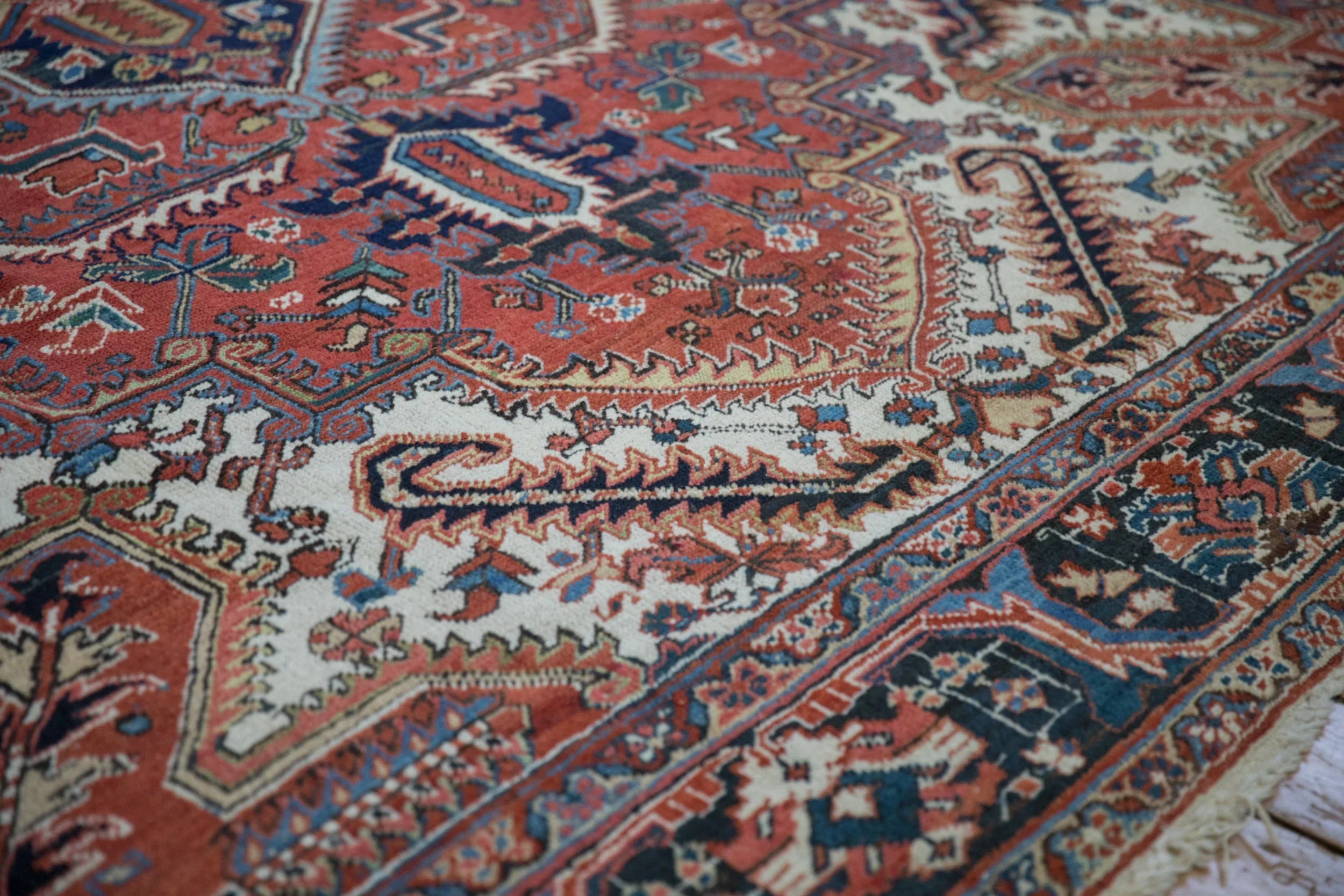 9.5x12 Vintage Heriz Carpet - Image 7