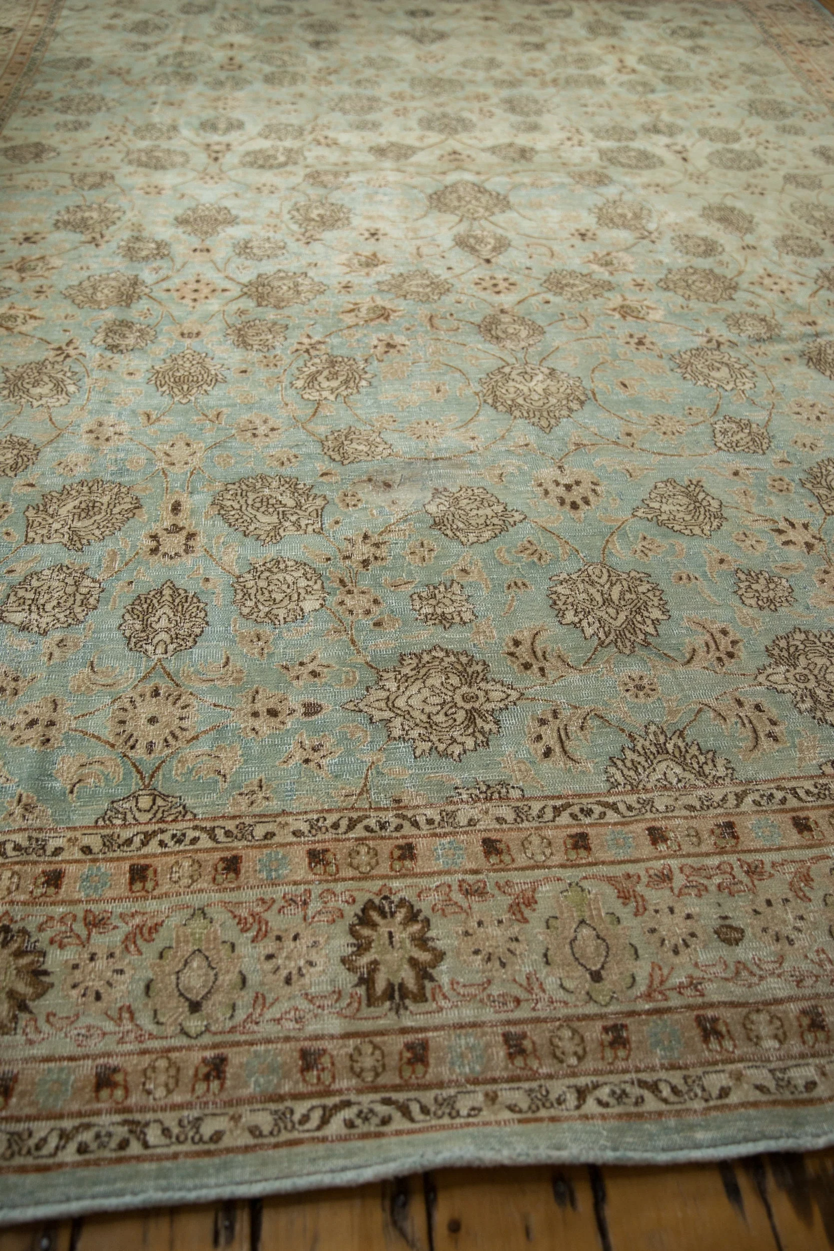 9.5x13 Vintage Distressed Meshed Carpet - Image 10