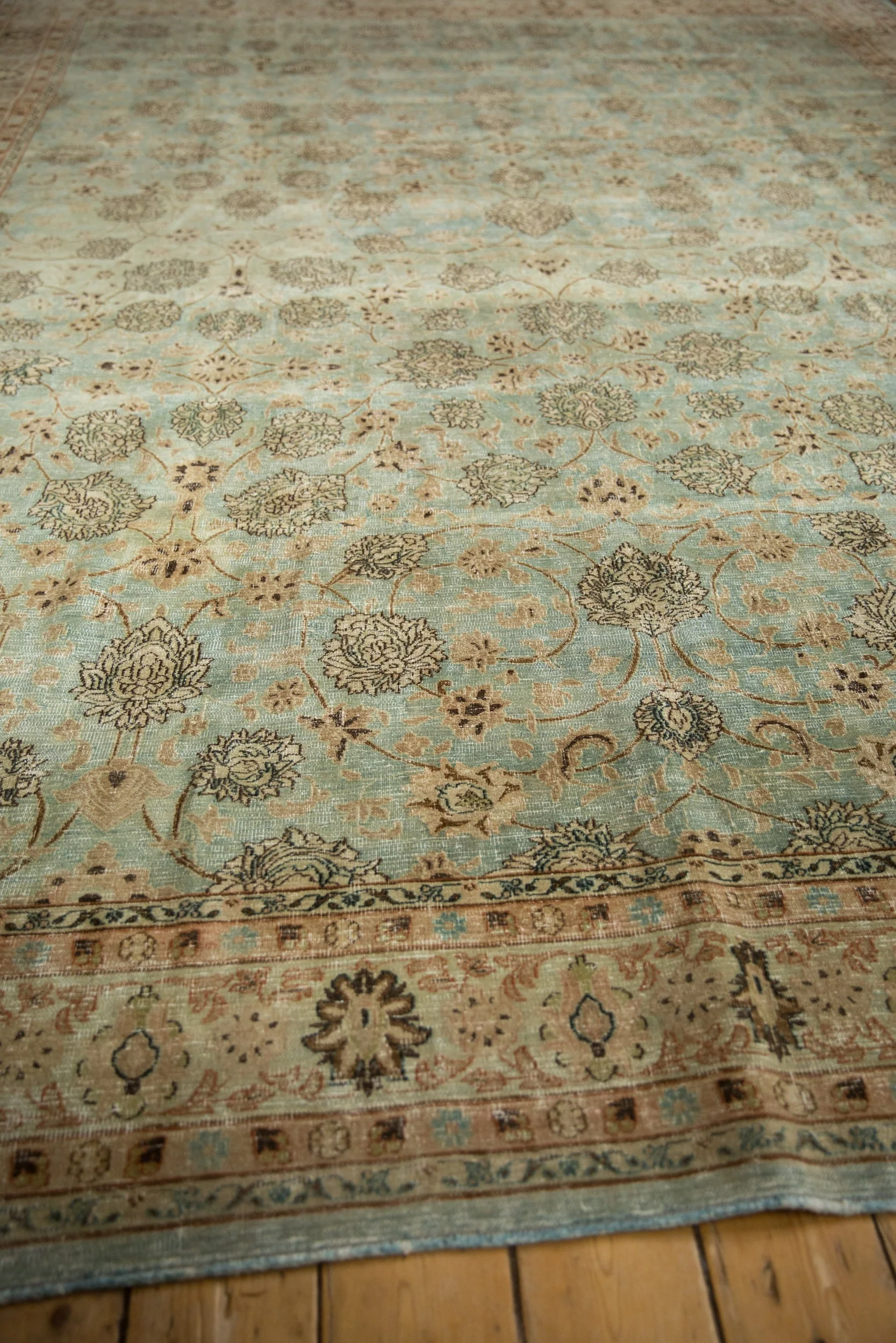 9.5x13 Vintage Distressed Meshed Carpet - Image 5