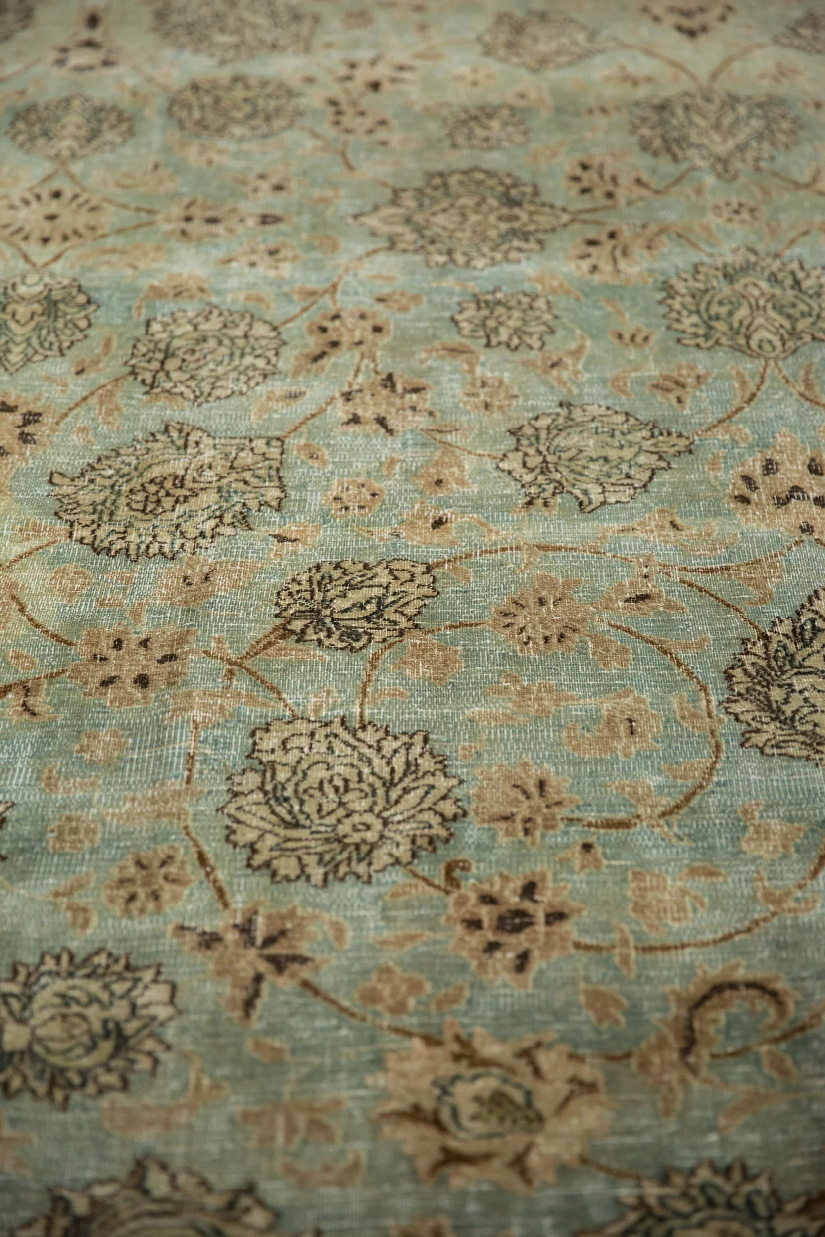 9.5x13 Vintage Distressed Meshed Carpet - Image 6