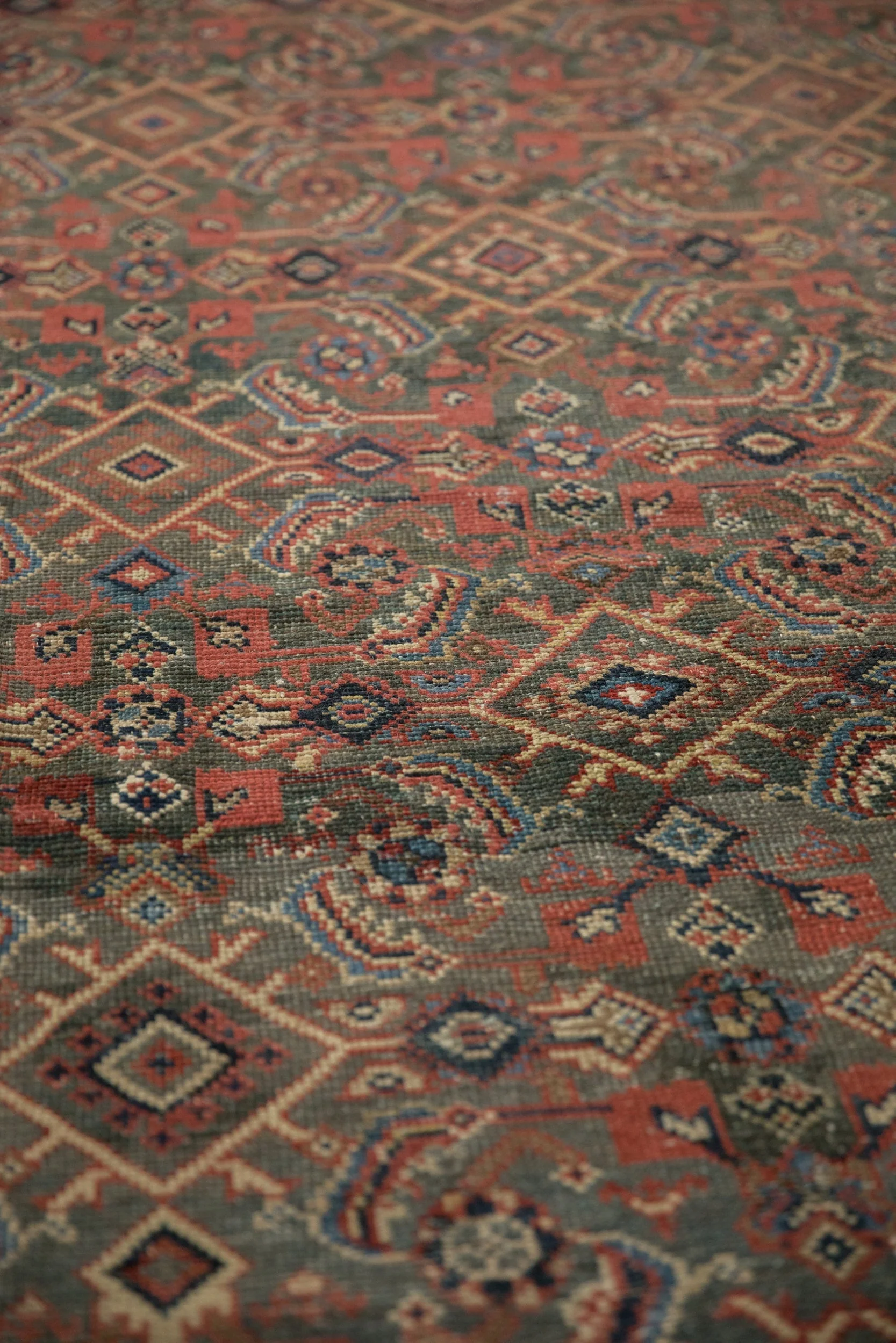 9x12.5 Vintage Distressed Mahal Carpet - Image 10