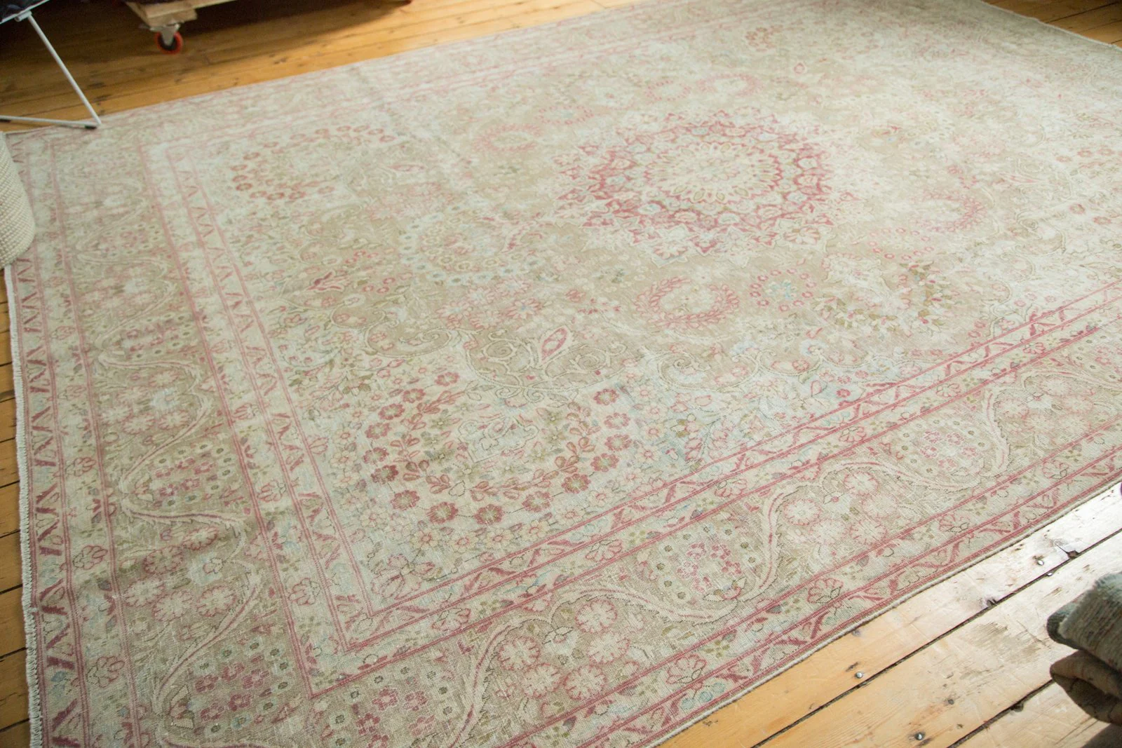 9x12.5 Vintage Distressed Meshed Carpet - Image 15