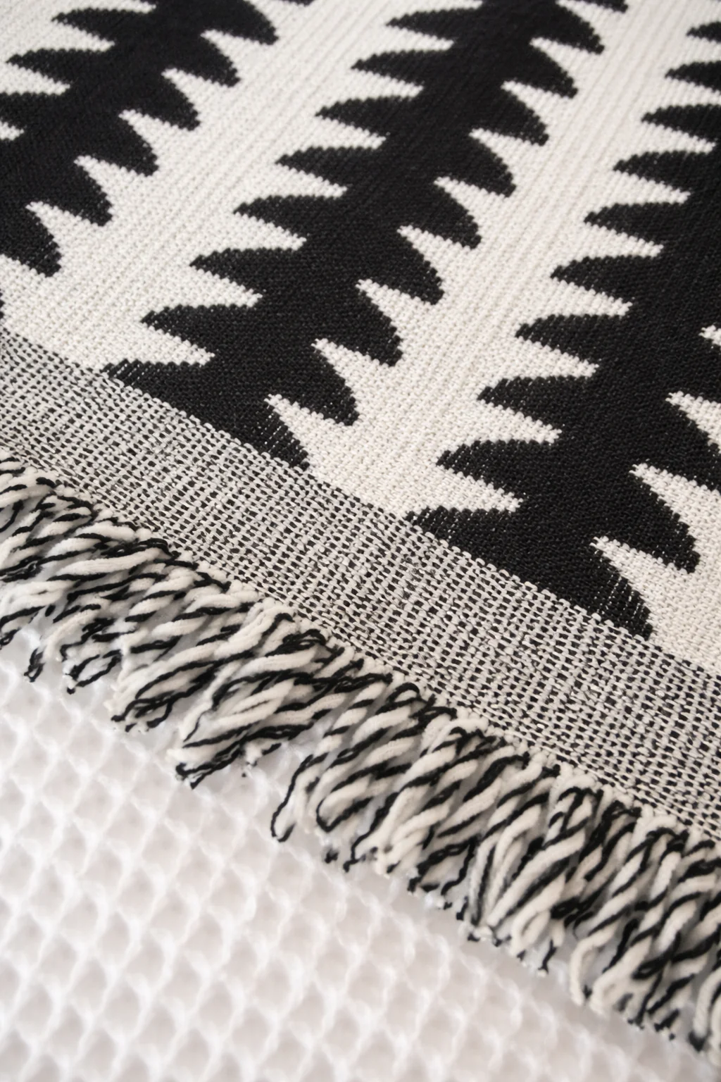 Amira Throw Blanket - Image 3