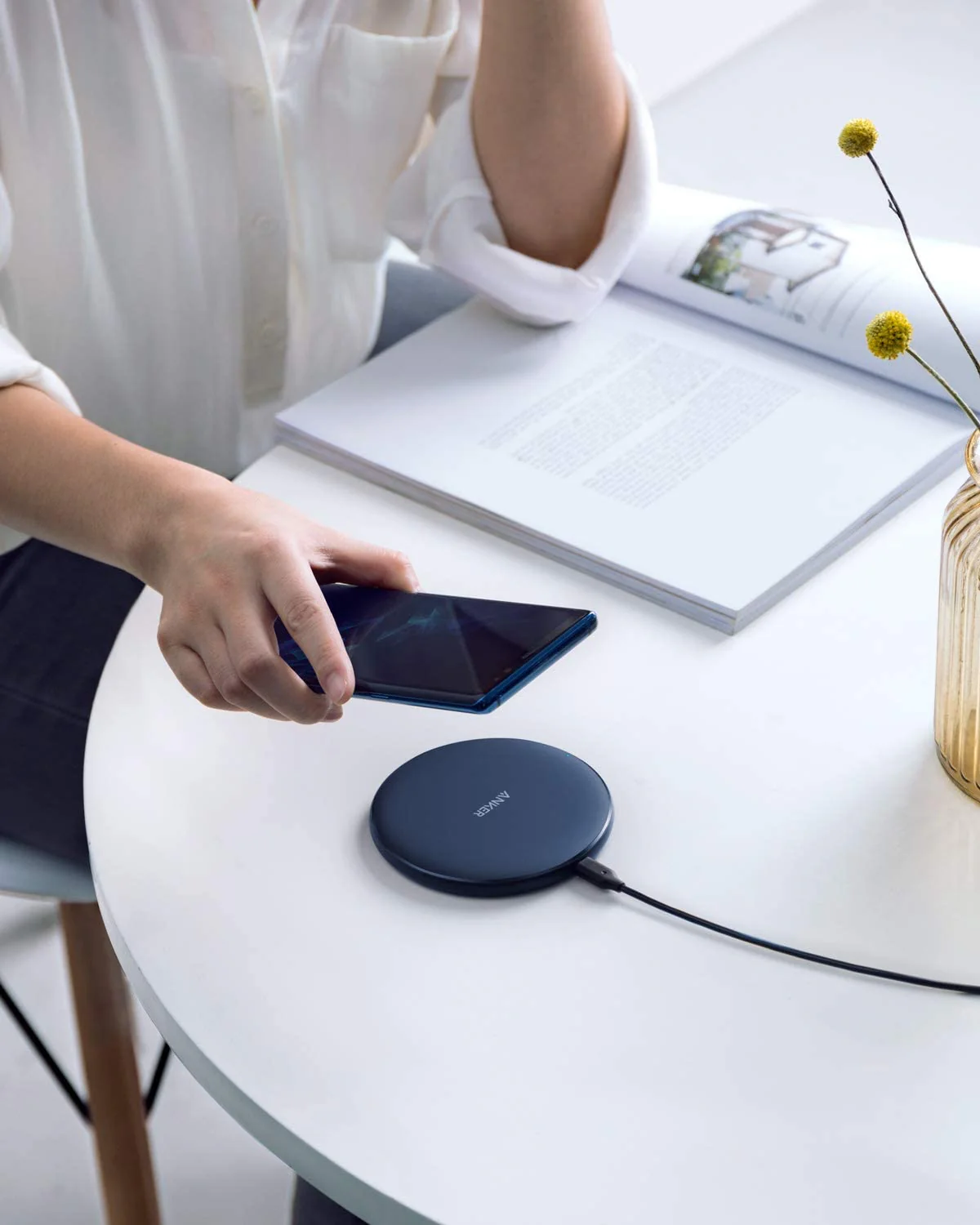 Anker <b>313</b> Wireless Charger (Pad) - Image 10