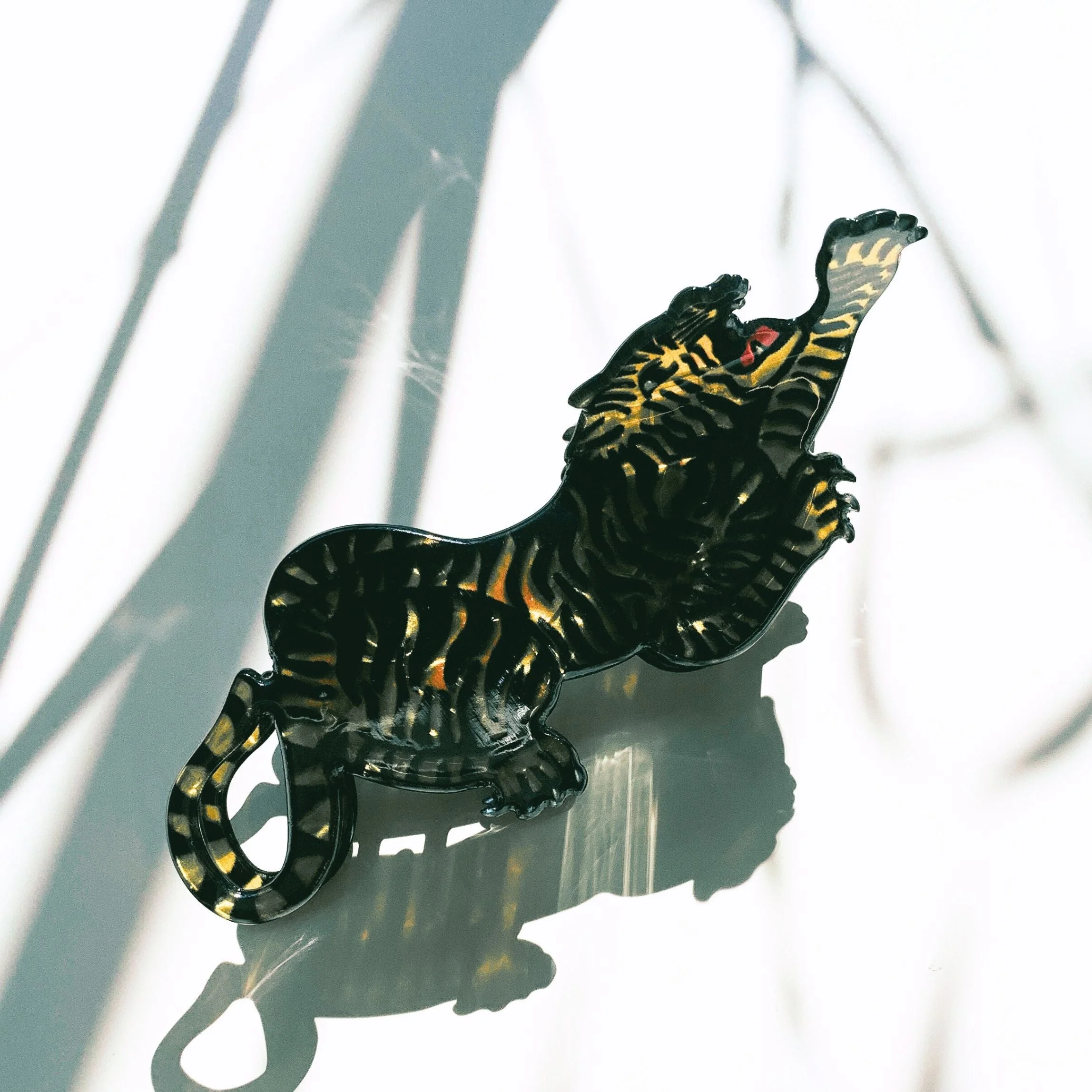 "Attack" Style Tiger Hair Clip - Image 8
