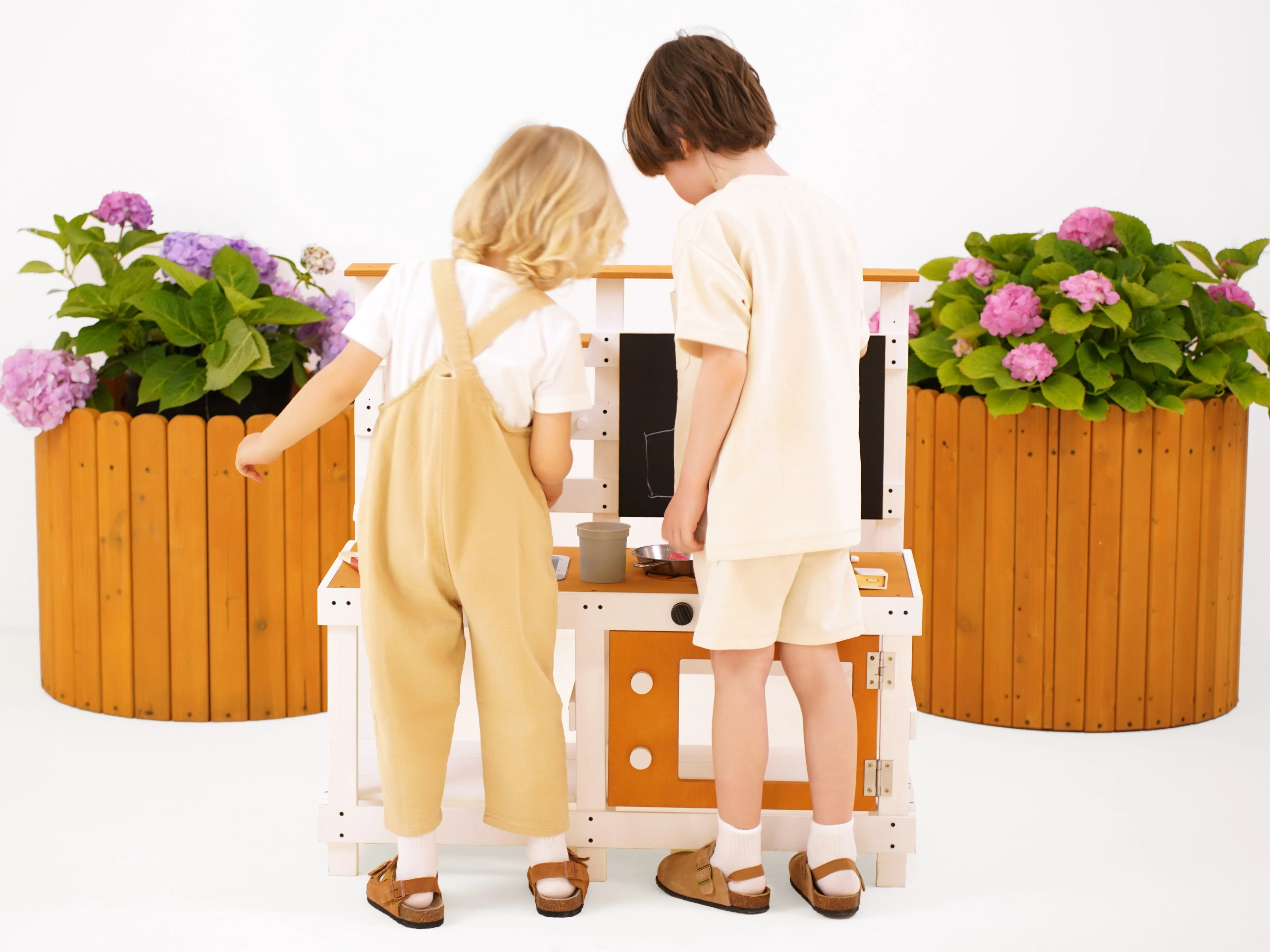Avenlur Woodland Mud Kitchen – Montessori Outdoor Wooden Play Kitchen - Image 11