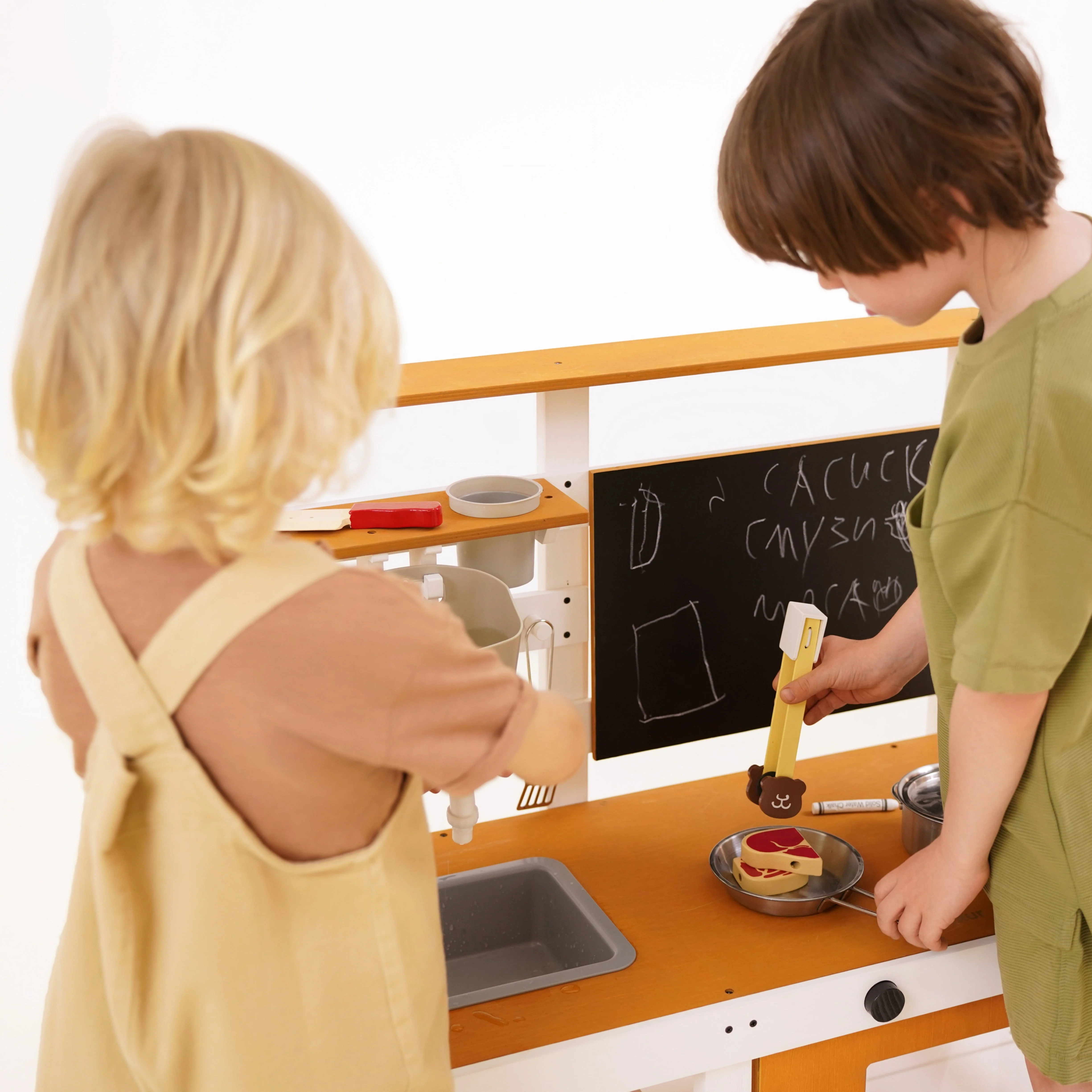 Avenlur Woodland Mud Kitchen – Montessori Outdoor Wooden Play Kitchen - Image 12