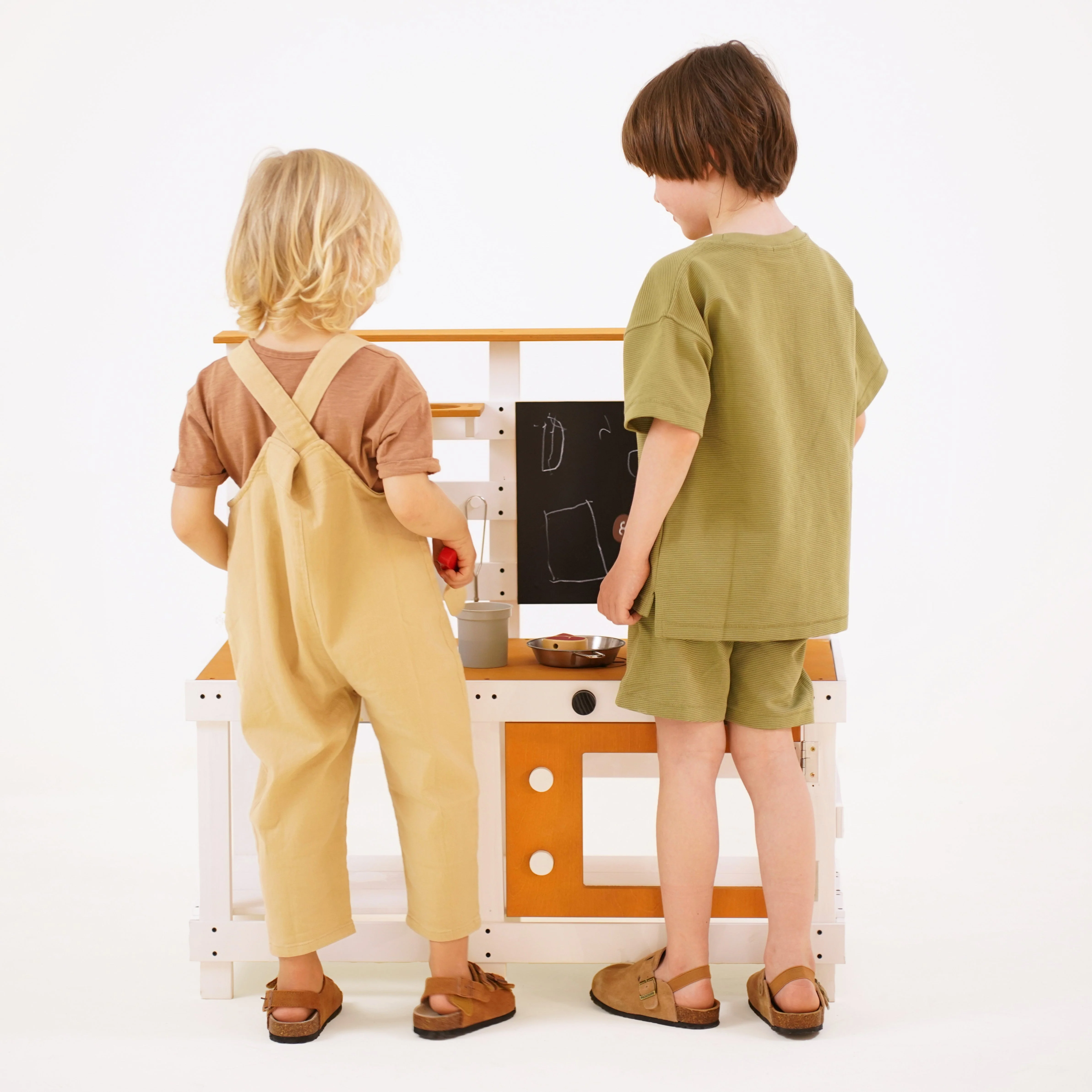 Avenlur Woodland Mud Kitchen – Montessori Outdoor Wooden Play Kitchen - Image 14