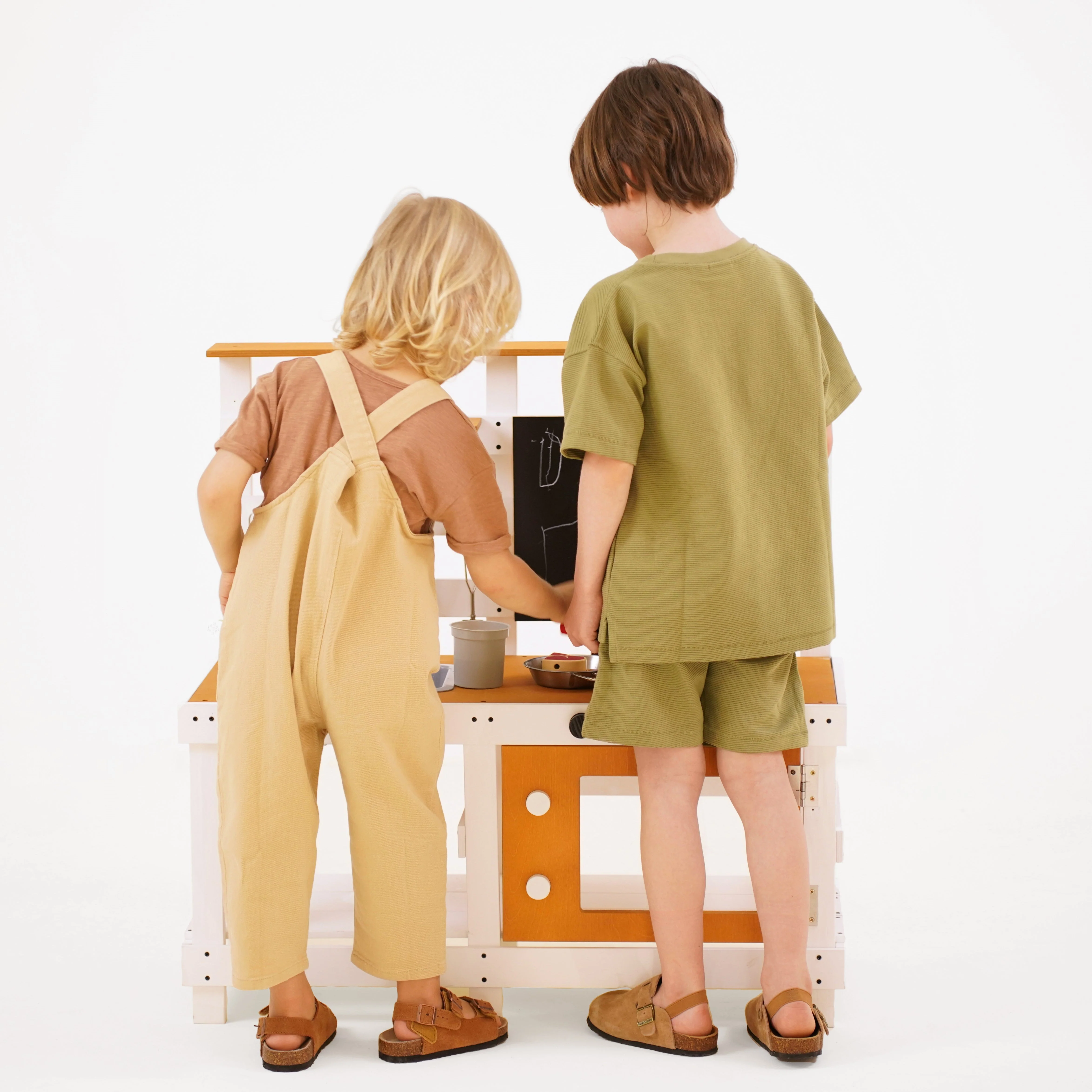 Avenlur Woodland Mud Kitchen – Montessori Outdoor Wooden Play Kitchen - Image 15