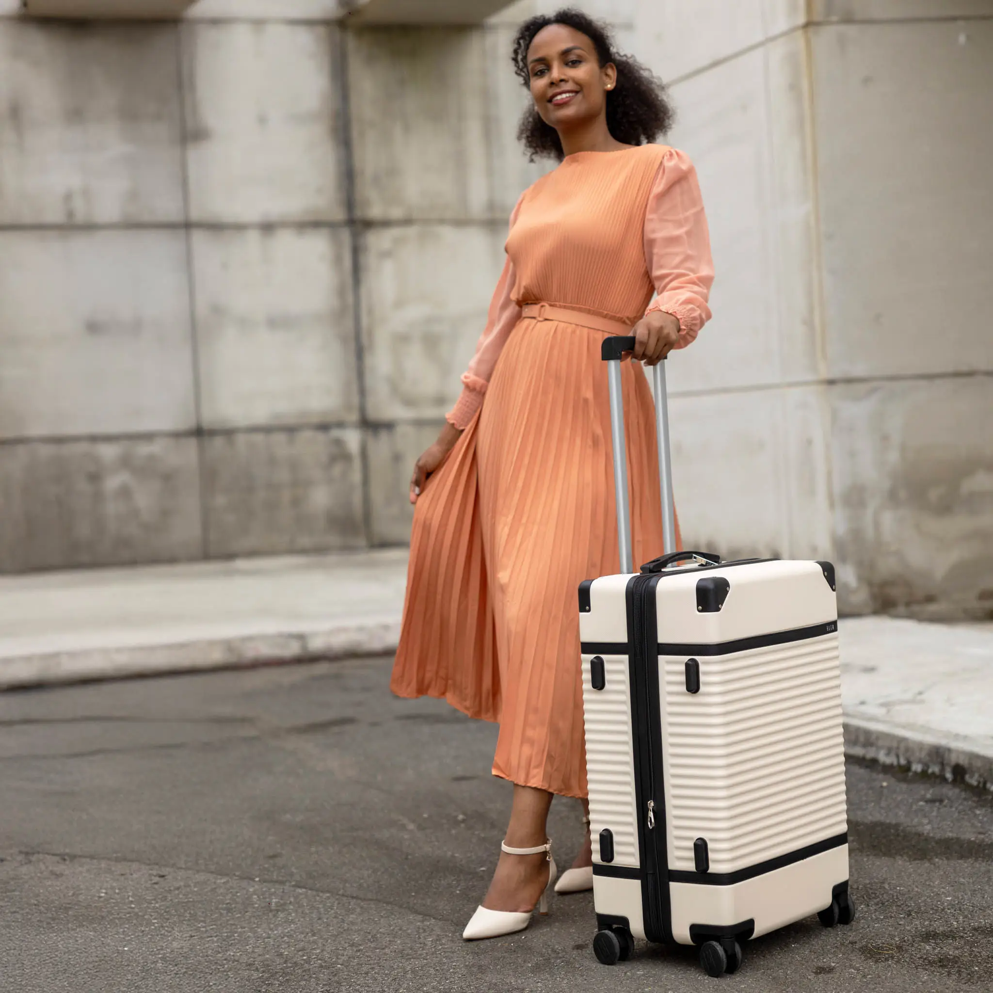Belleville Retro Luggage Set - Image 17