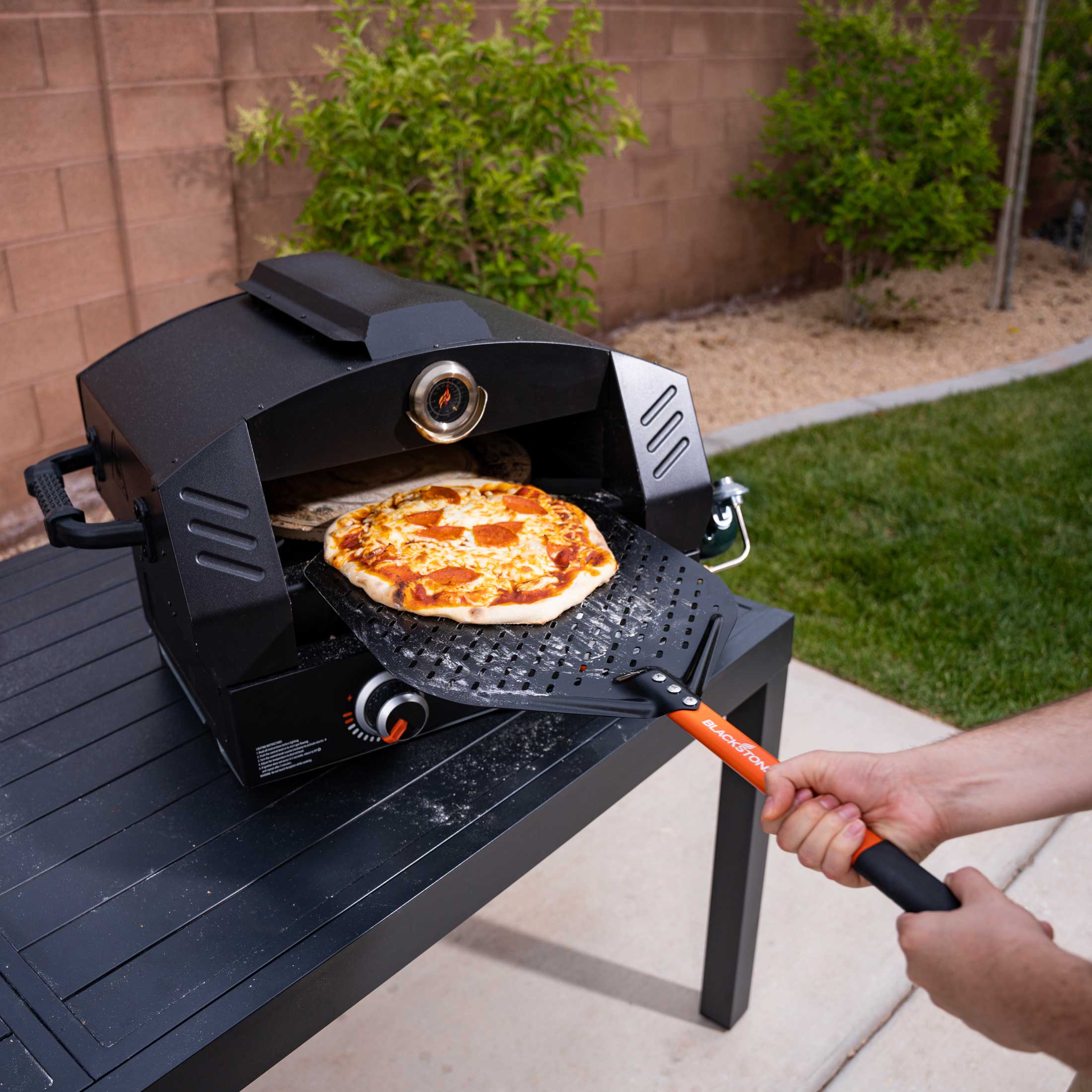 Black Aluminum Pizza Peel - Image 4