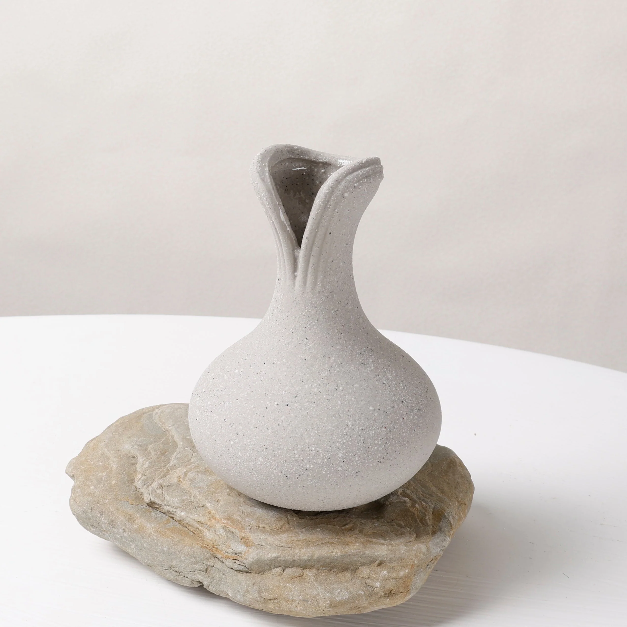 BosilunLife Grey Flower Vase Recycled Eco-Clay - Image 2