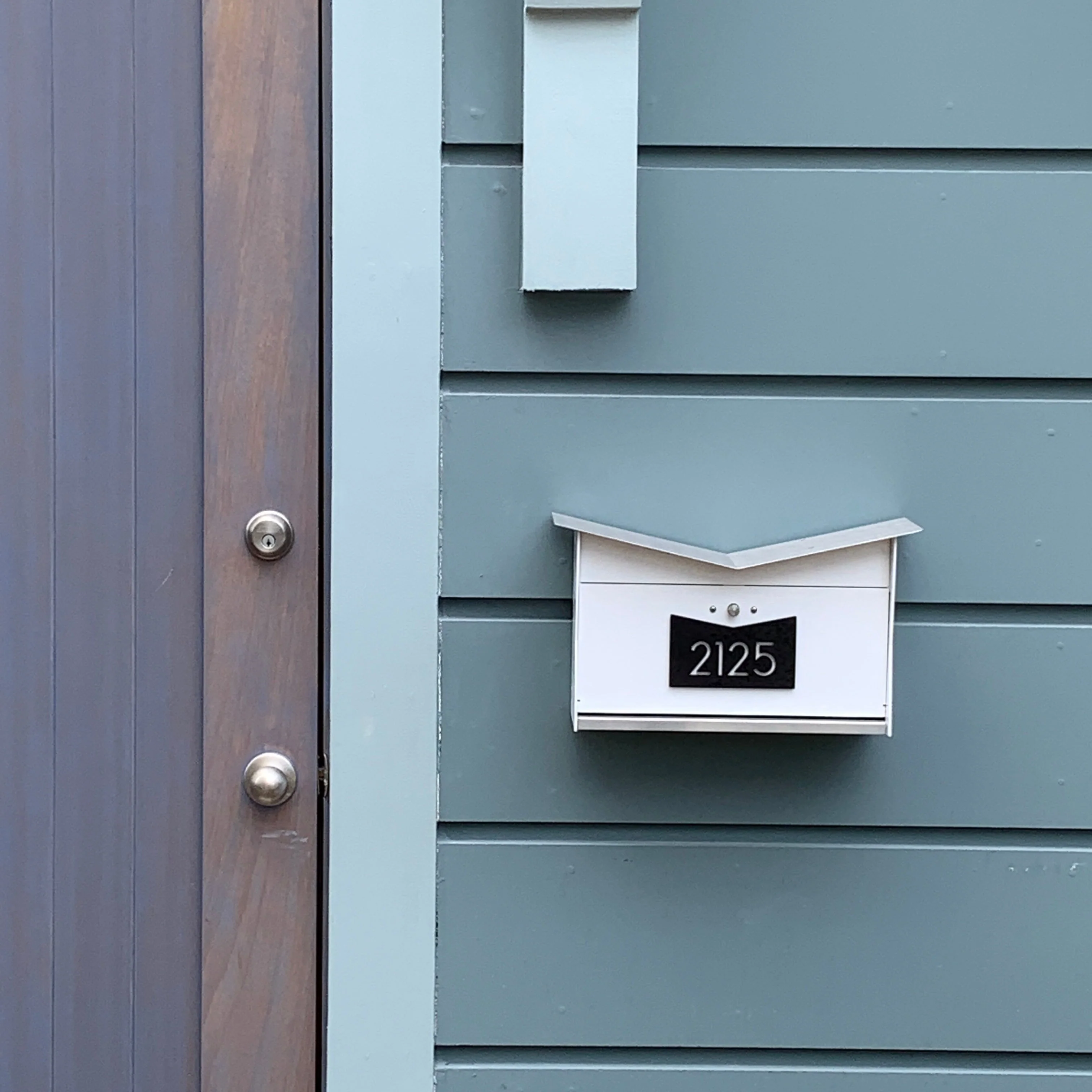 ButterFly Box in ARCTIC WHITE - Wall Mount Mailbox - Image 5