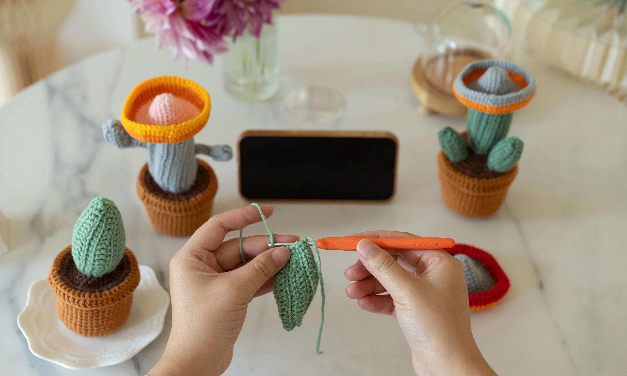 Cacti Amigurumi DIY Crochet Kit Wizardi F07N8-M191-M193 - Image 4