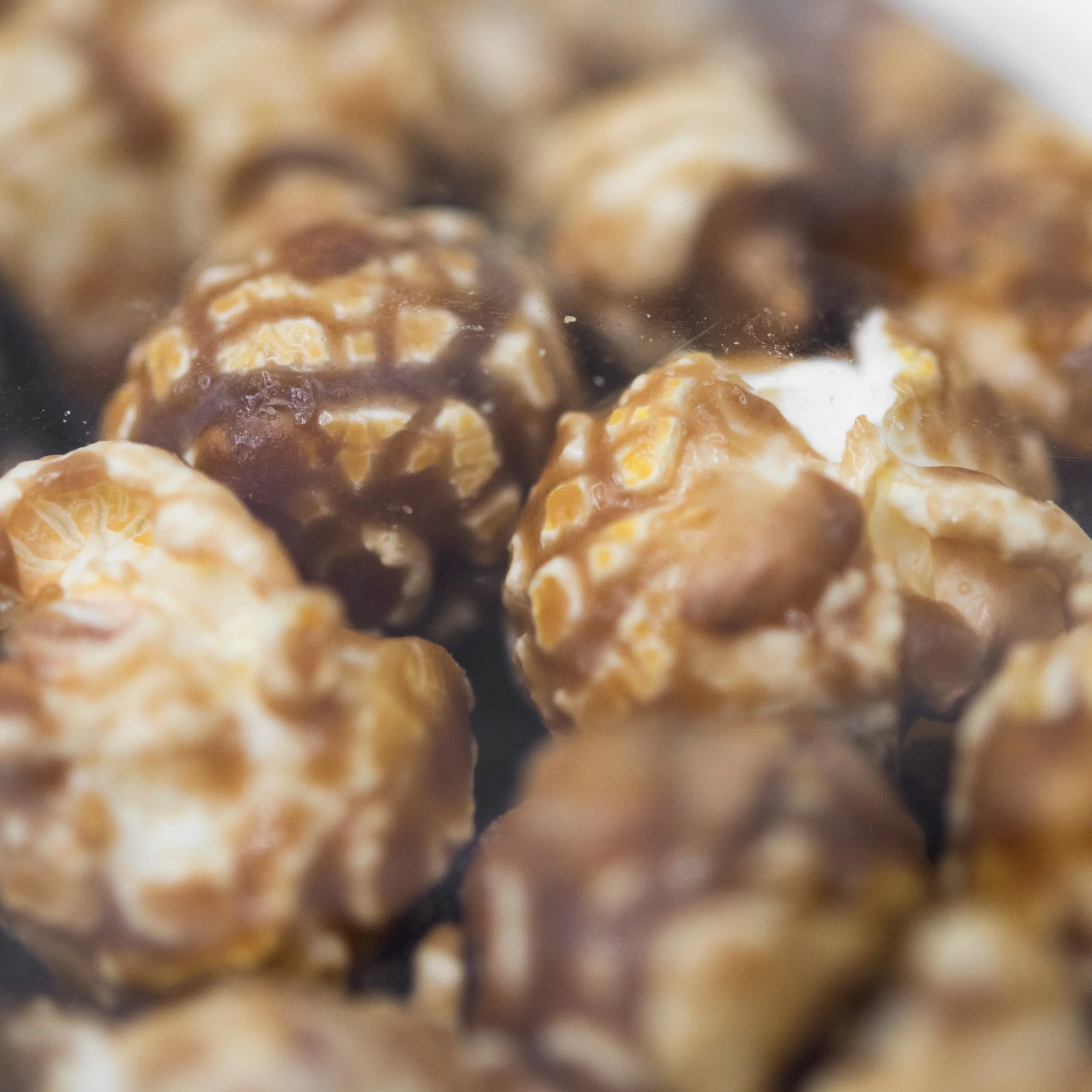 Caramel Popcorn | Pack of 2 | 8 oz | HR Poppin' Snacks - Image 4