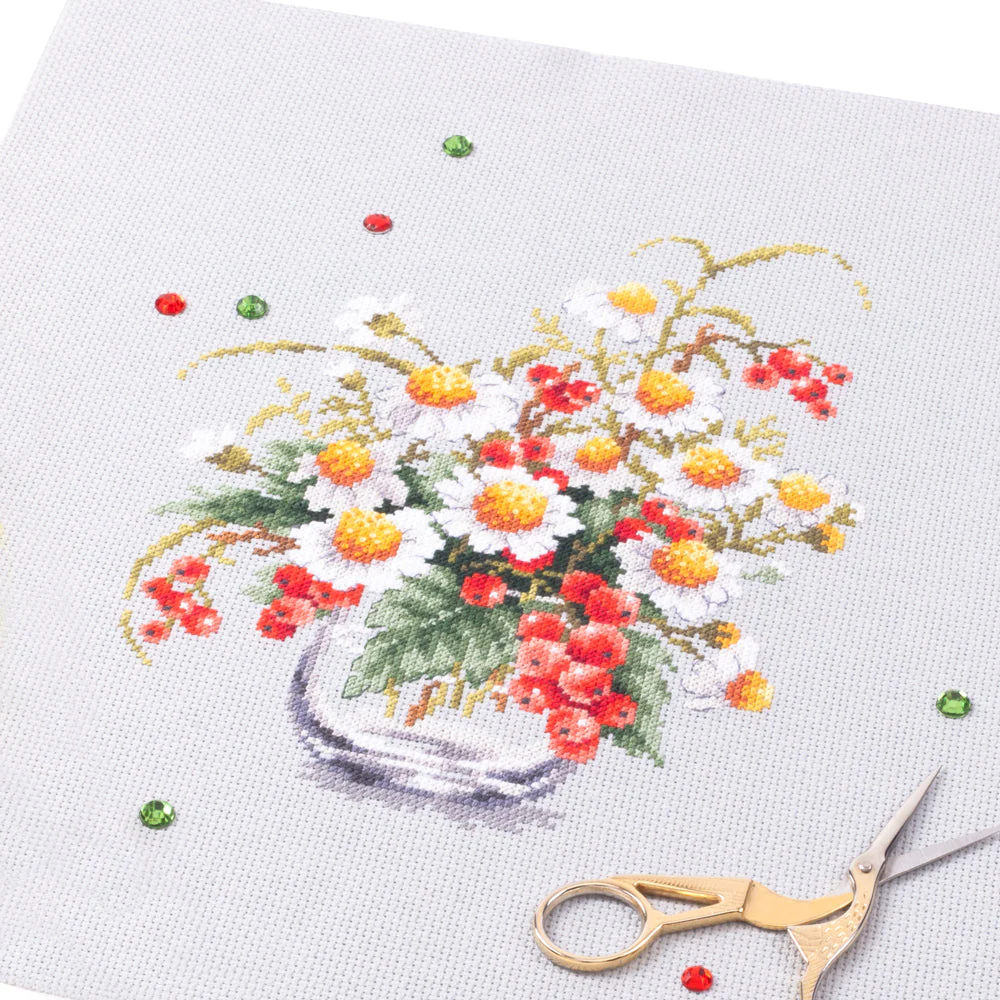 Chamomile and Red Currant 100-012 Counted Cross-Stitch Kit - Image 2