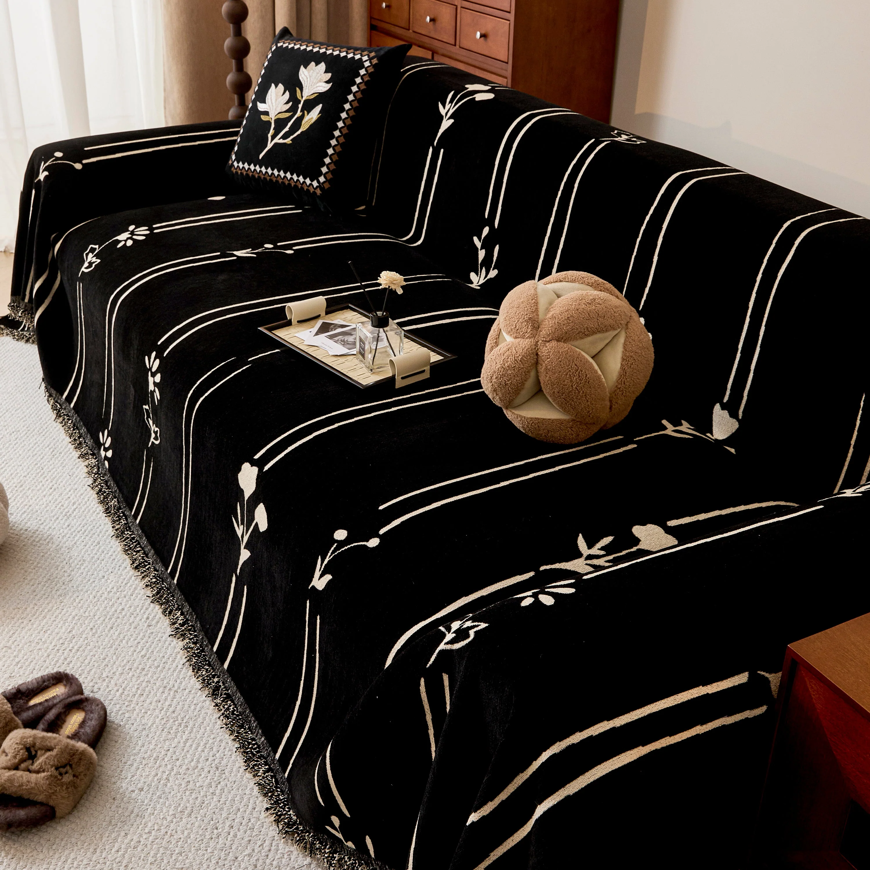 Chenille Jacquard Sofa Throw Cover with Tassel Soft Thick Couch Protector Blanket - Image 71