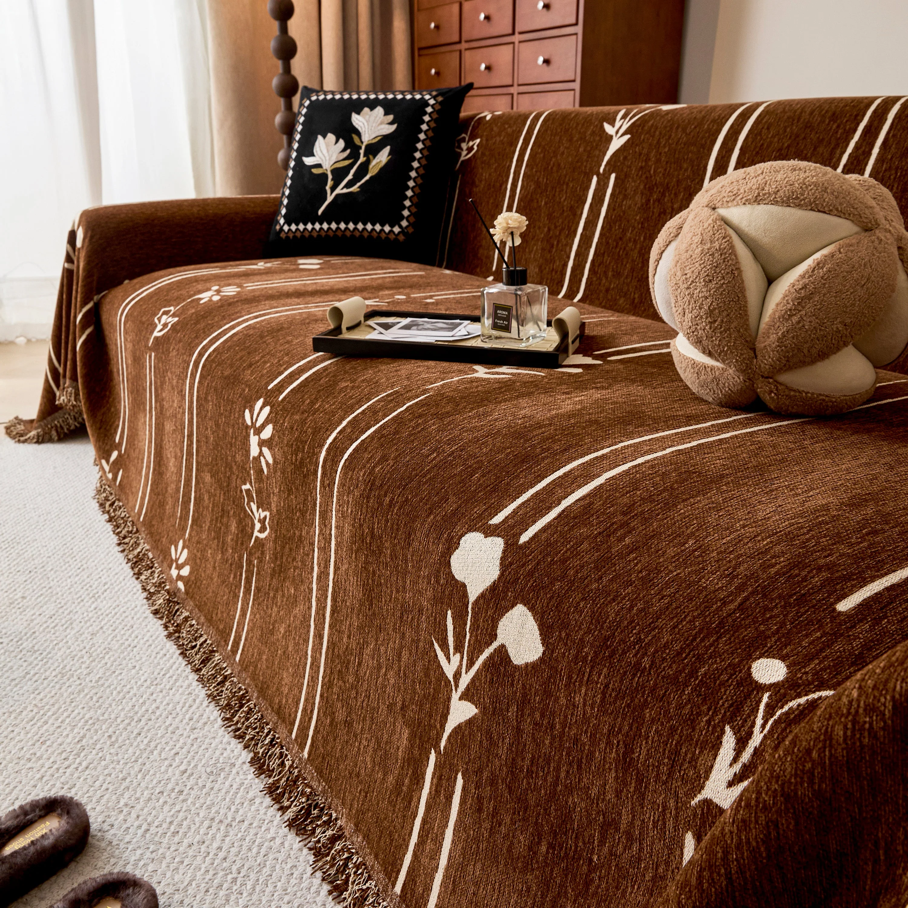 Chenille Jacquard Sofa Throw Cover with Tassel Soft Thick Couch Protector Blanket - Image 97