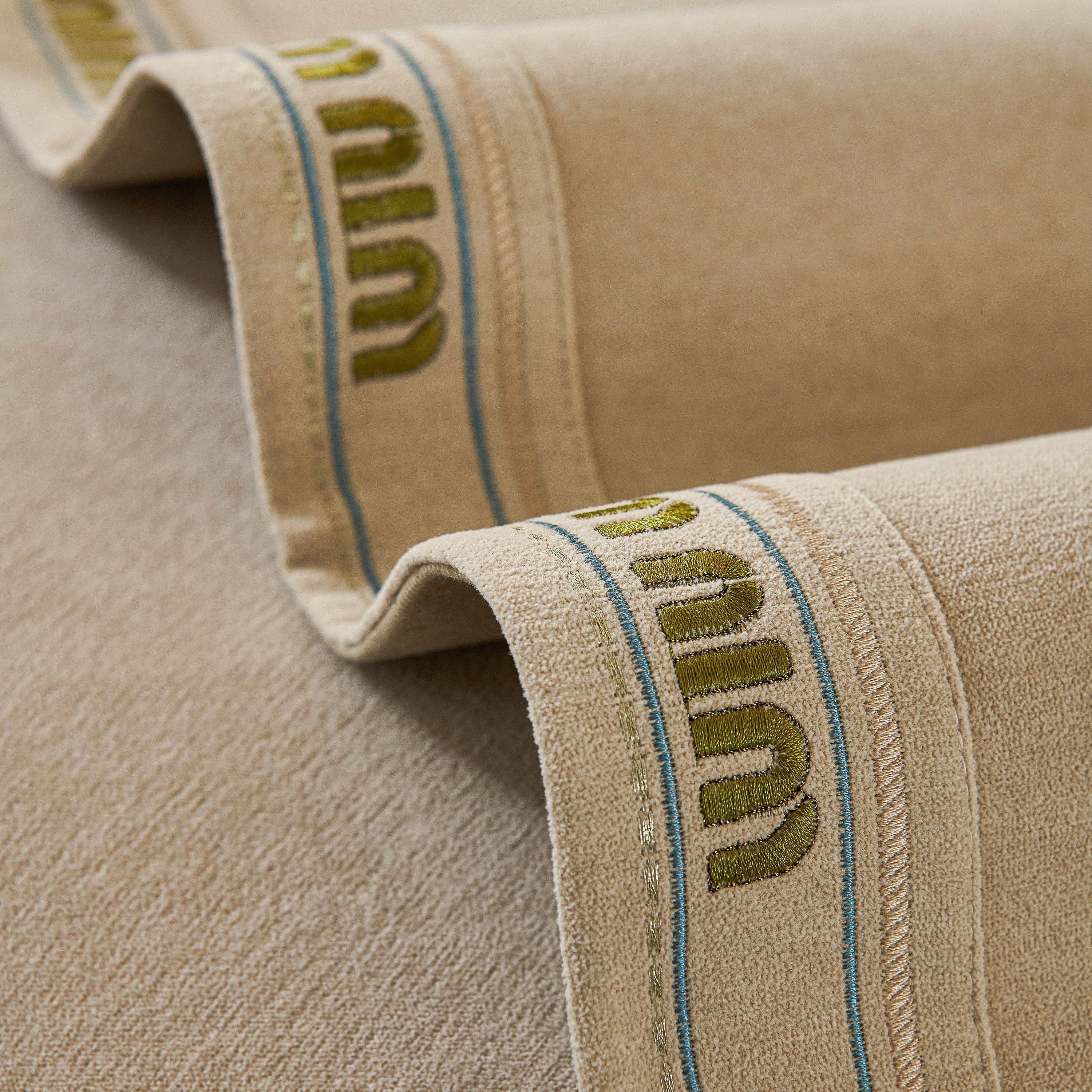 Chenille Sofa Cover Pet Mat, Non-Slip Couch Protector for Sectional & L-Shaped Sofas - Image 7