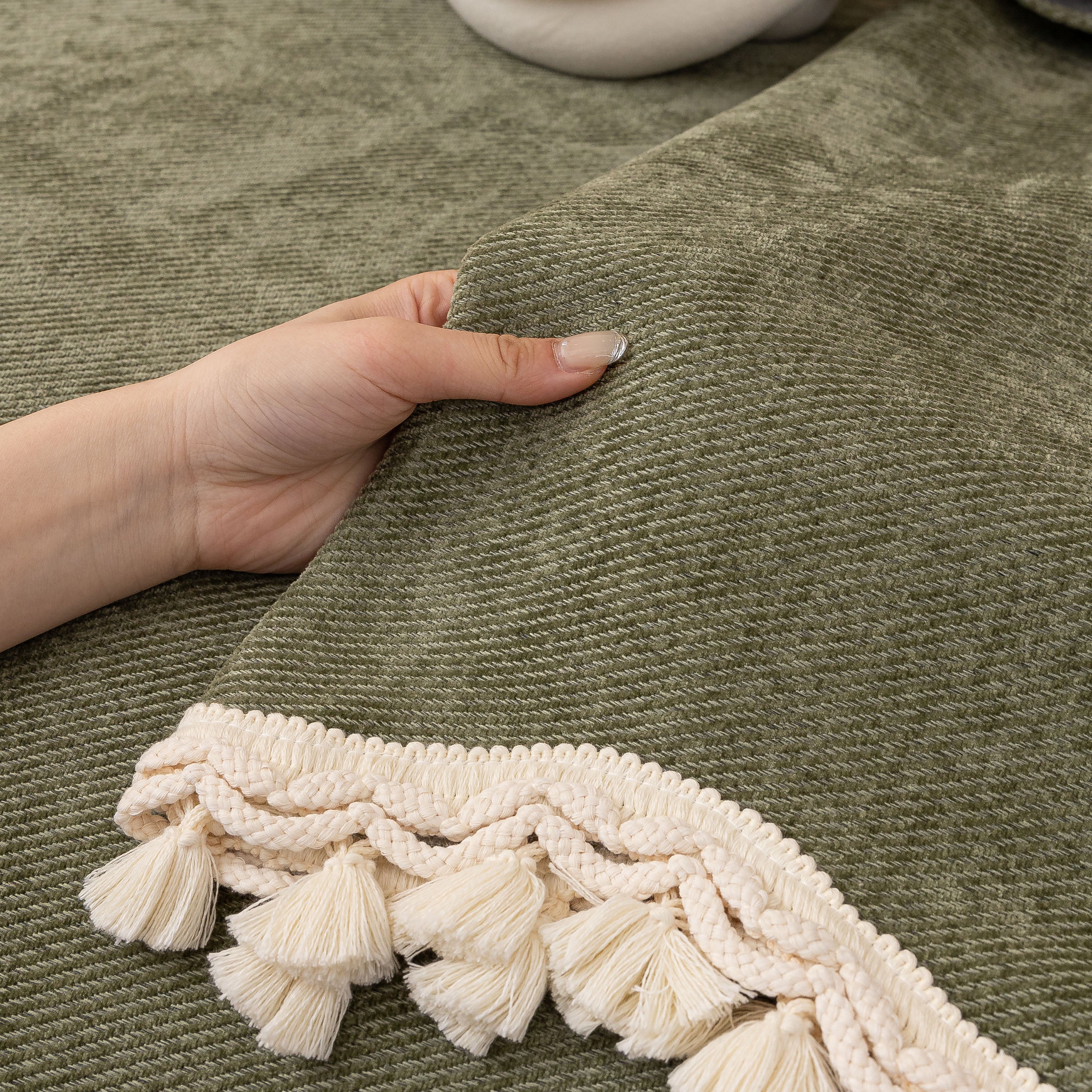 Chenille Sofa Cover Towel – Non-Slip, Washable Pets Couch Protector with Tassels - Image 8
