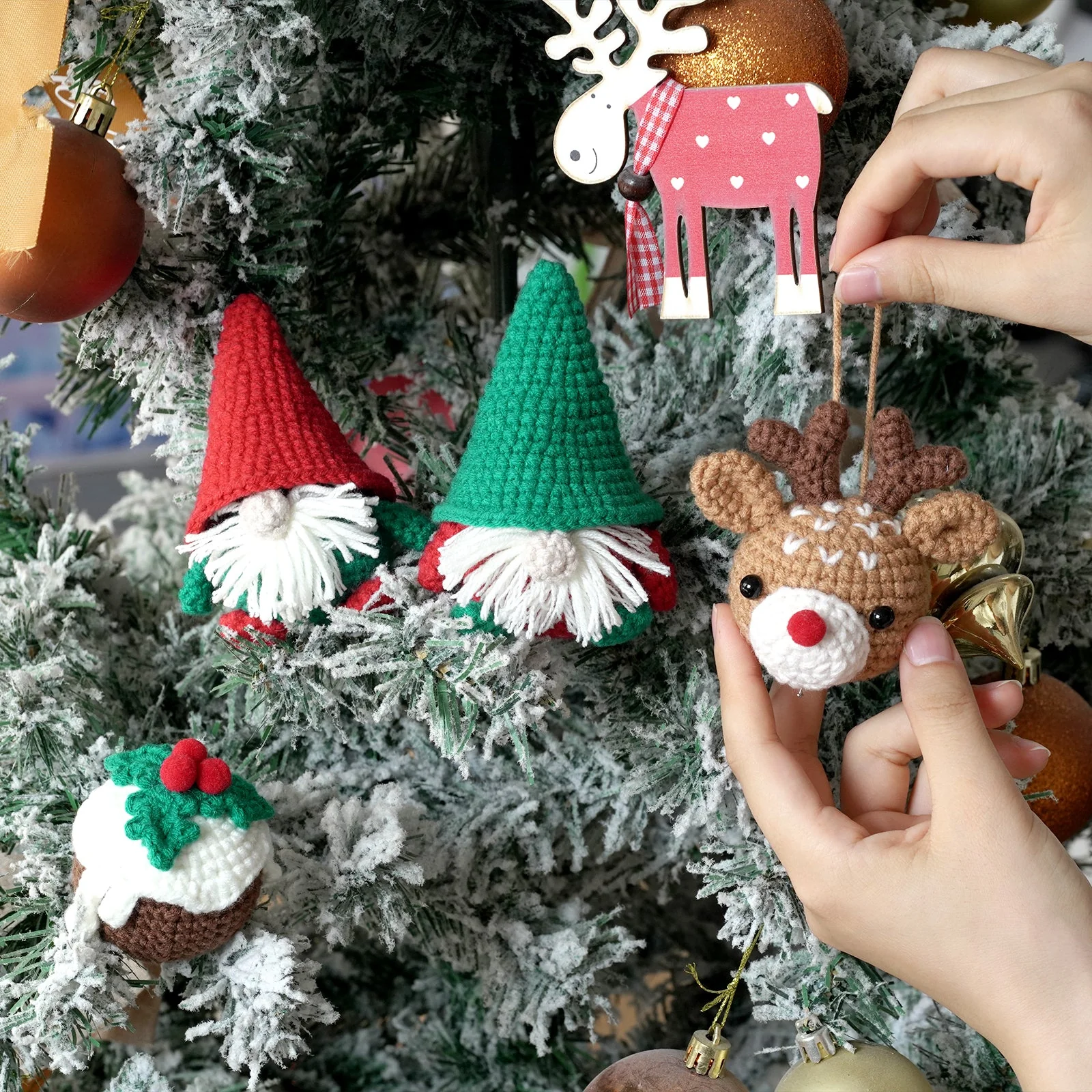 Christmas Amigurumi DIY Crochet Kit Wizardi F07N8-M118 - Image 3