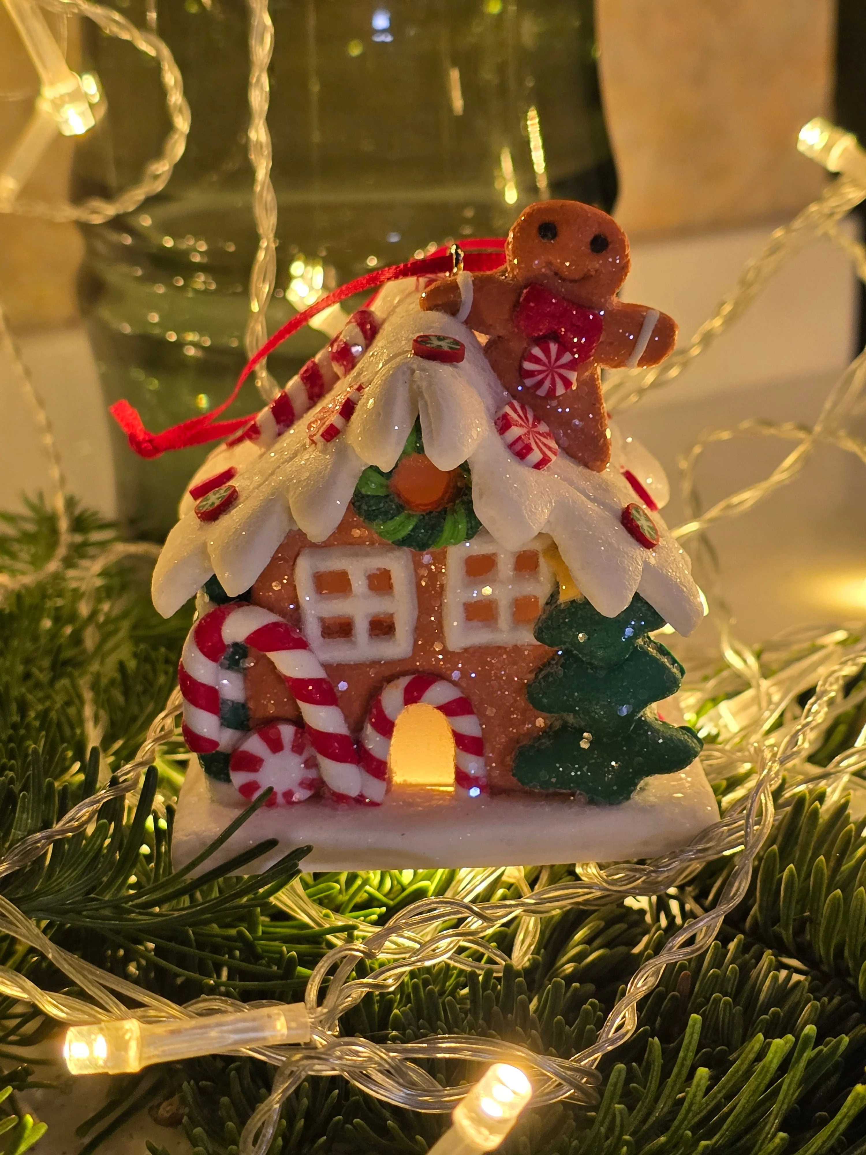 Christmas Ornament - Gingerbread Snow House with Gingerbread Man. Wizardi Festive Decoration F07-N2-18-EE403B - Image 3