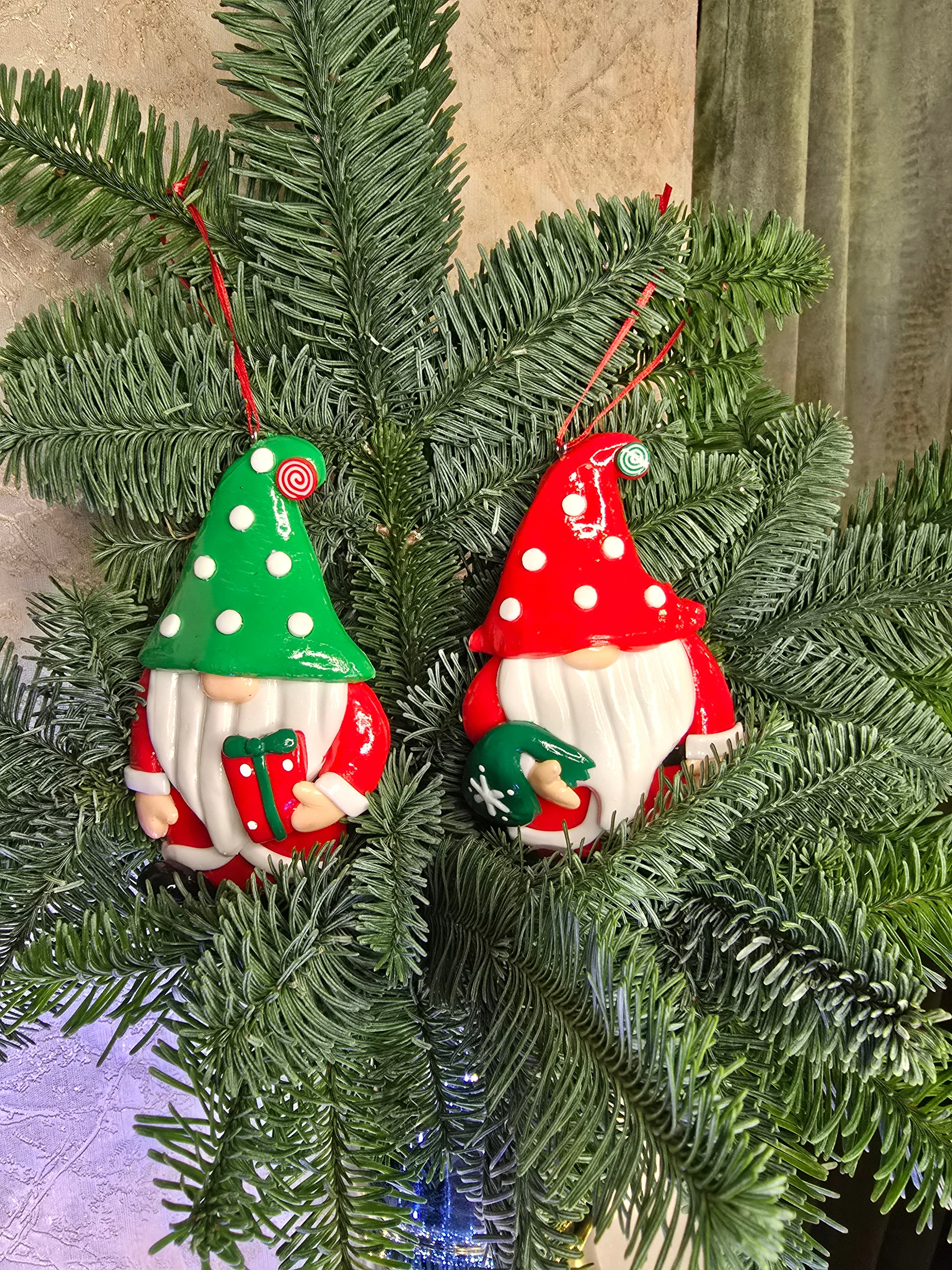 Christmas Ornament Glossy Gingerbread Santa with Bag. Wizardi Festive Decoration F07-N2-7-E2511B - Image 3