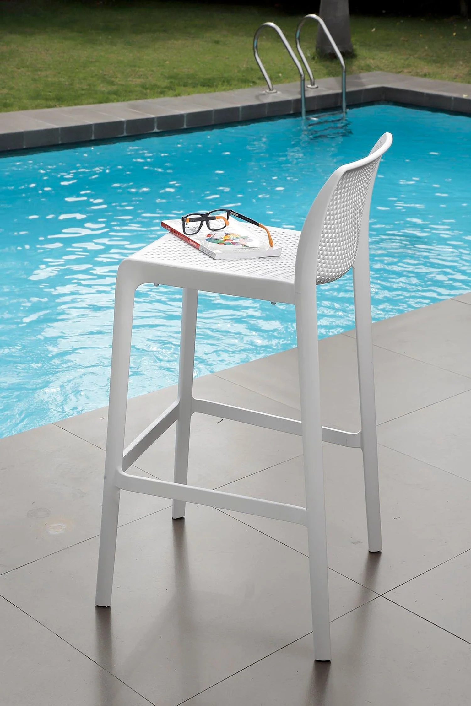 Commercial Grade 29" Outdoor Bar Stool - Set of 4: Netted - Image 8