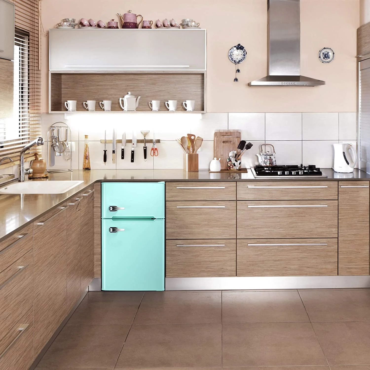 Compact Refrigerator with Freezer F6893 - Image 10