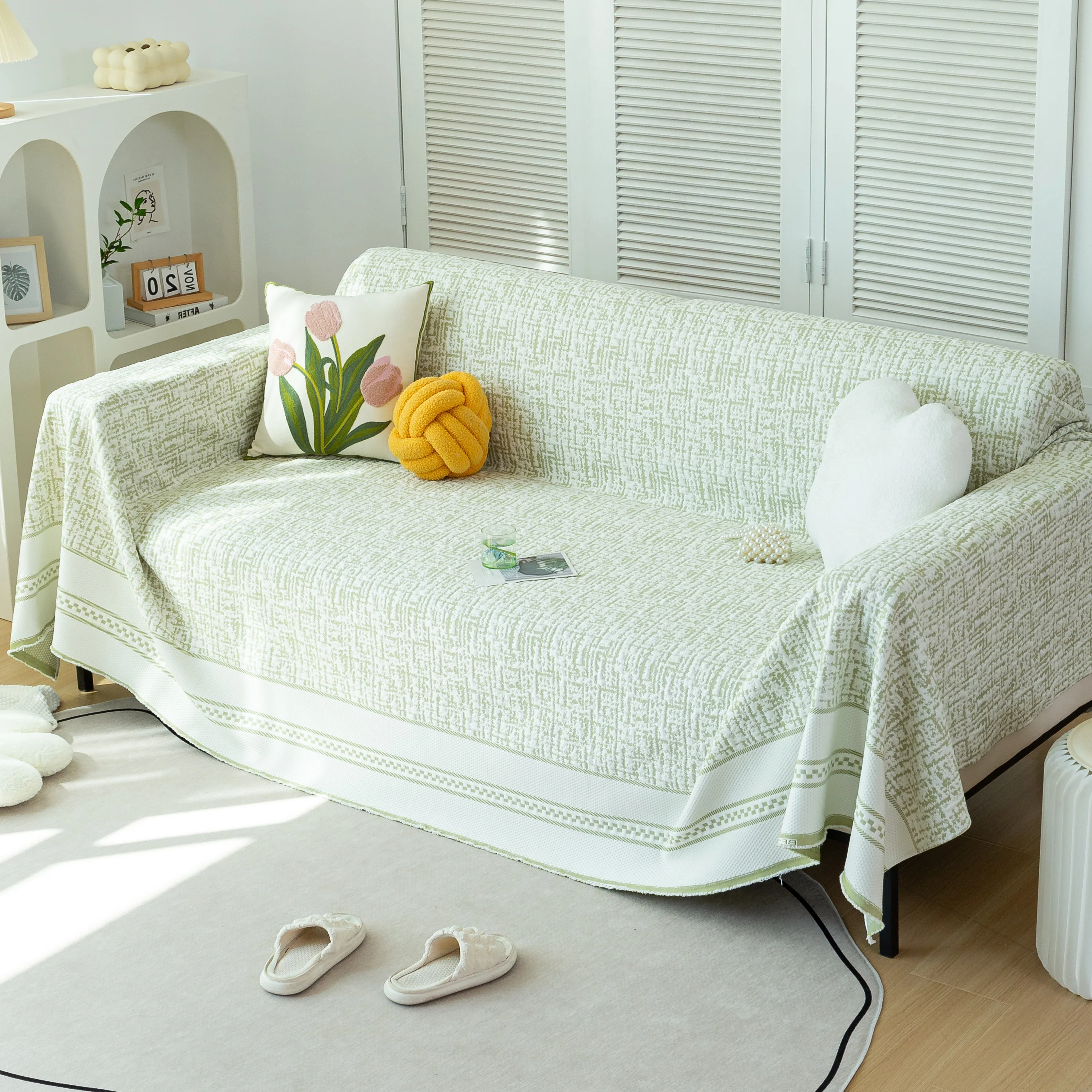 Cooling Throws for Sofas and Chairs, Scratch Resistant Couch Protector Blanket - Image 3