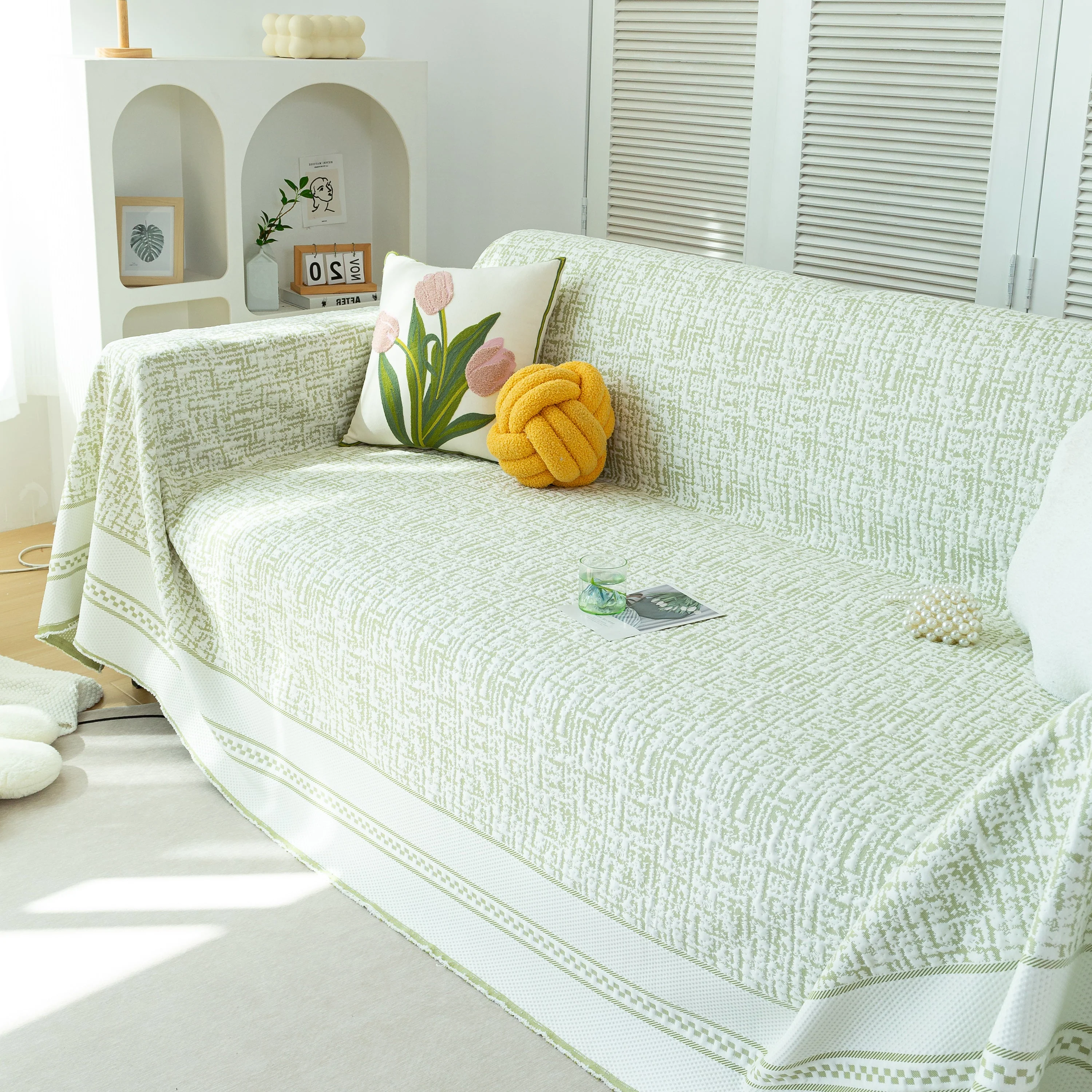 Cooling Throws for Sofas and Chairs, Scratch Resistant Couch Protector Blanket - Image 4