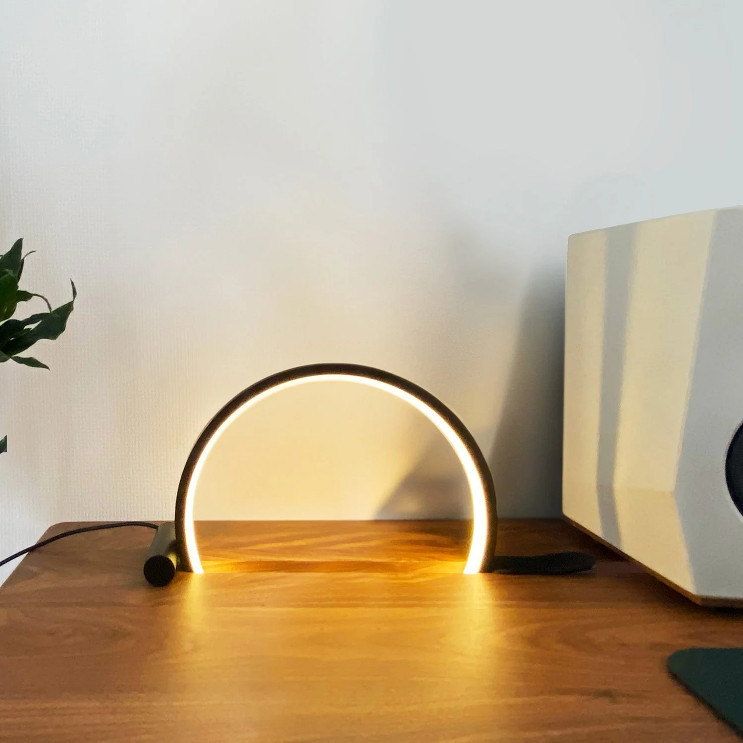 Eclipse - Minimalist Desk Lamp - Image 10