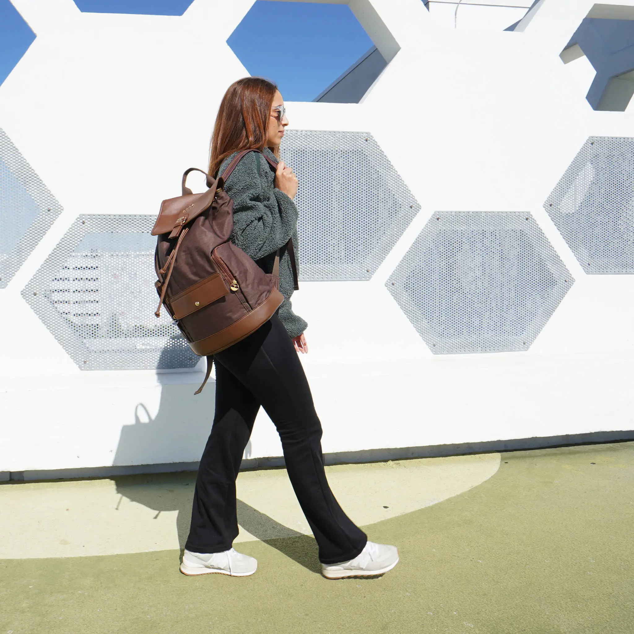 Eleganza 25L Backpack - Image 12