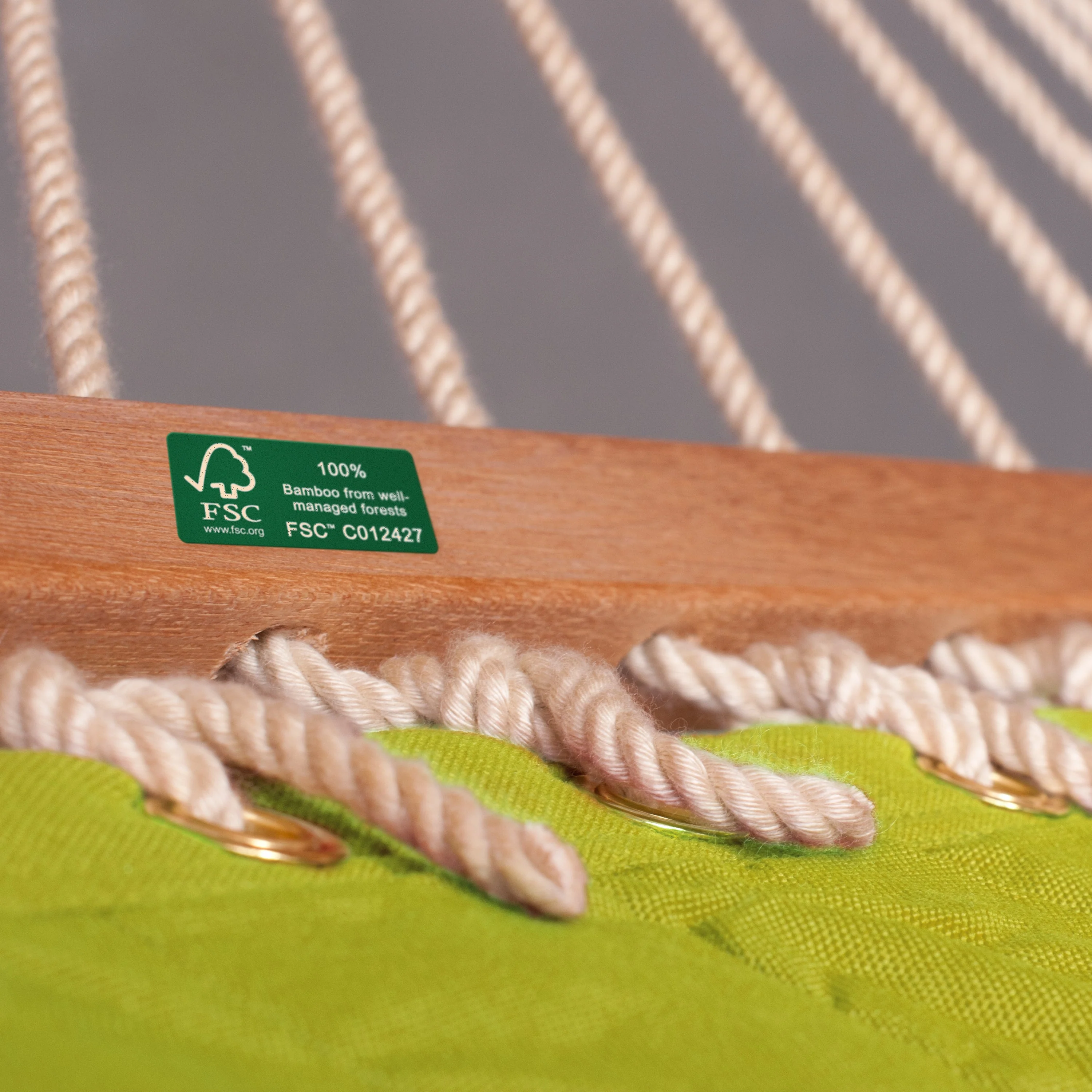 Elipso Outdoor R Padded Avocado - Padded Kingsize Spreader Bar Hammock with FSC® certified Larch Stand - Image 4