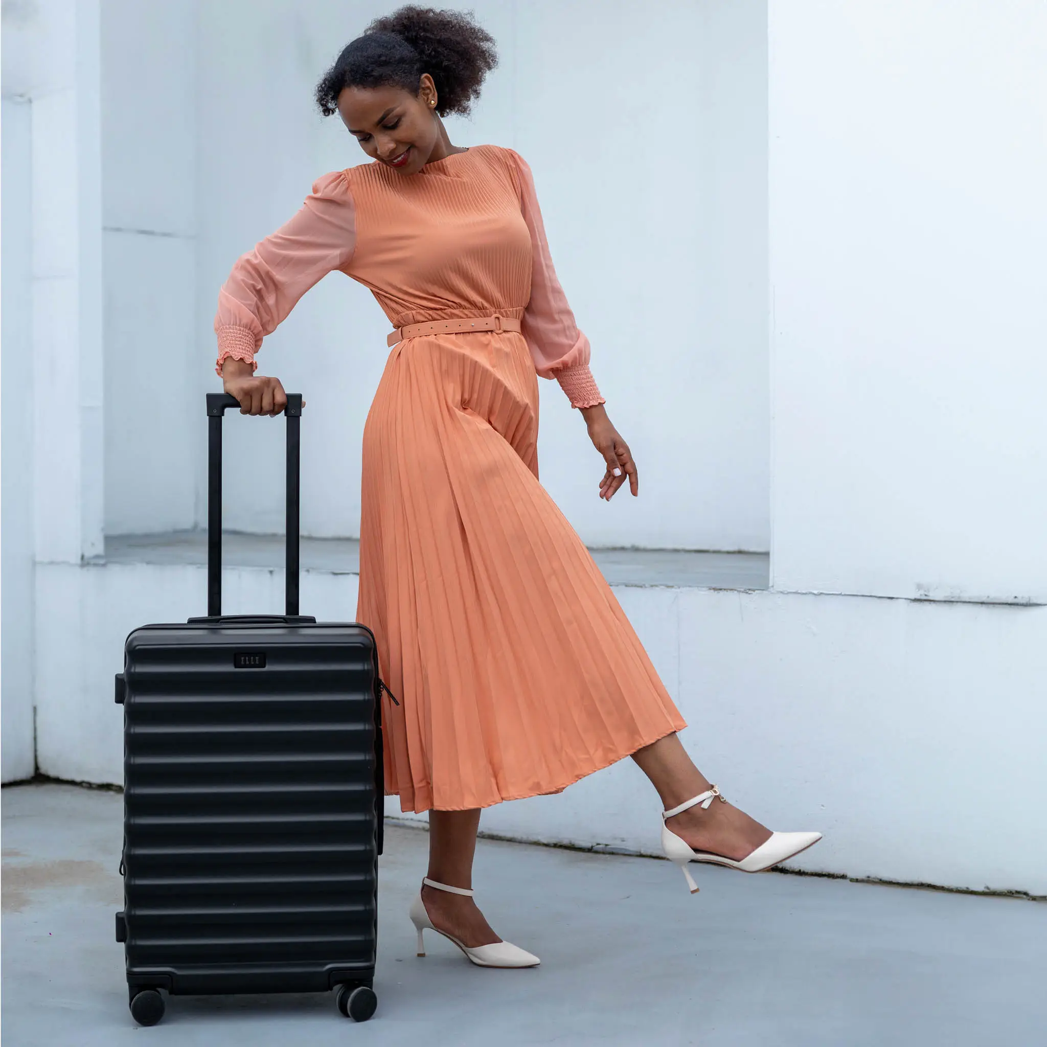 Excursion Chic Luggage Set - Image 2
