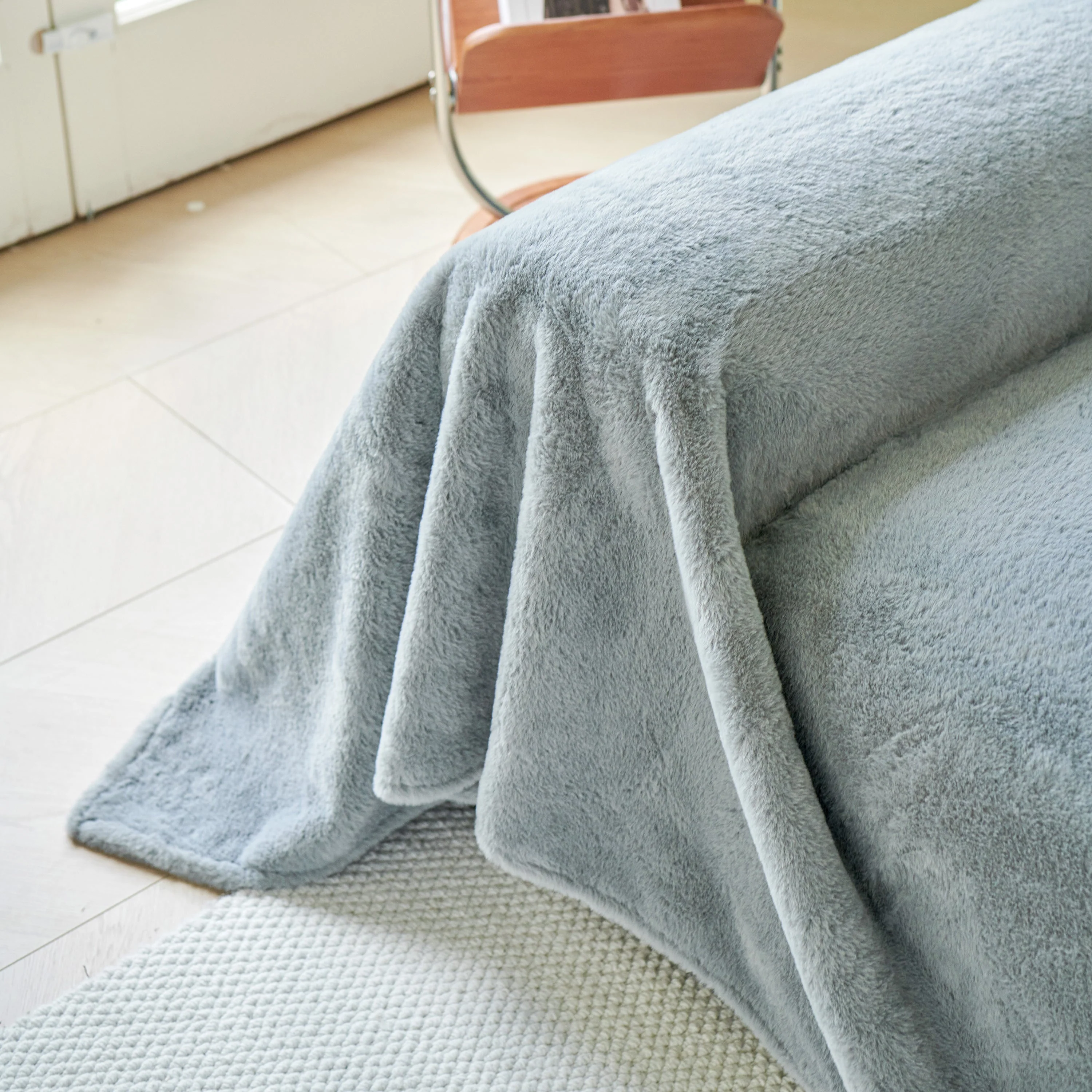 Faux Fur Smooth Plush Comfy Couch Covers, Soft Thicked Durable Blankets and Throws for Sofas - Image 18