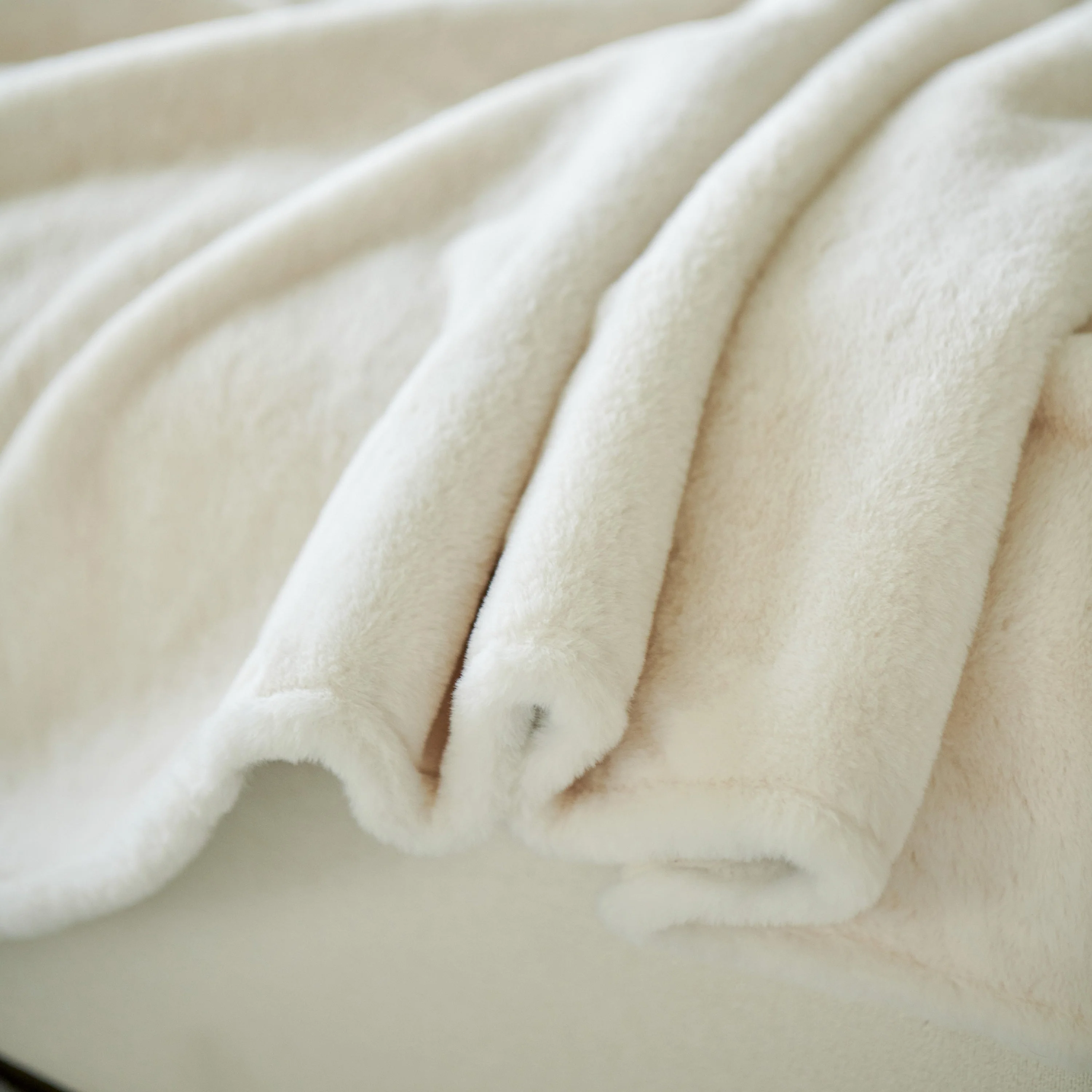 Faux Fur Smooth Plush Comfy Couch Covers, Soft Thicked Durable Blankets and Throws for Sofas - Image 41