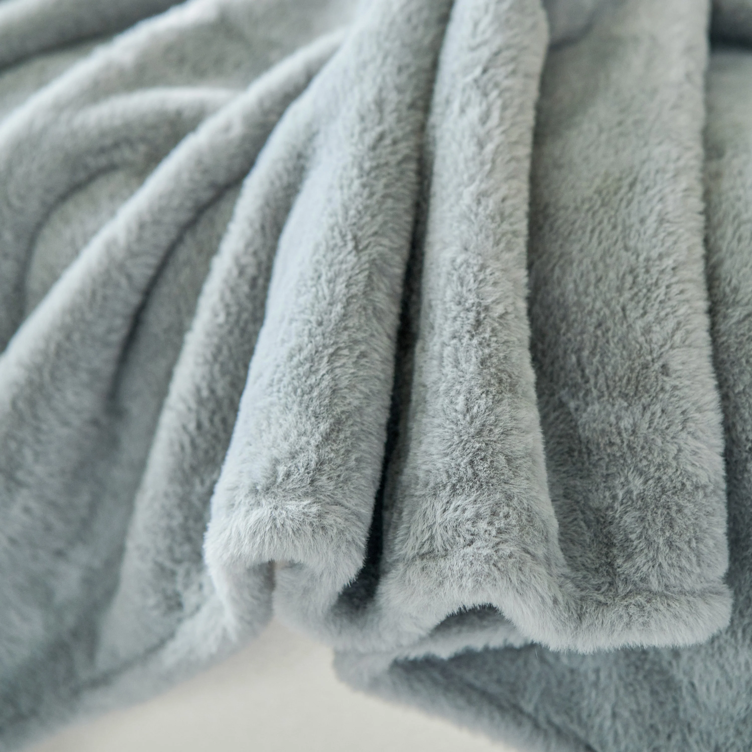 Faux Fur Smooth Plush Comfy Couch Covers, Soft Thicked Durable Blankets and Throws for Sofas - Image 7