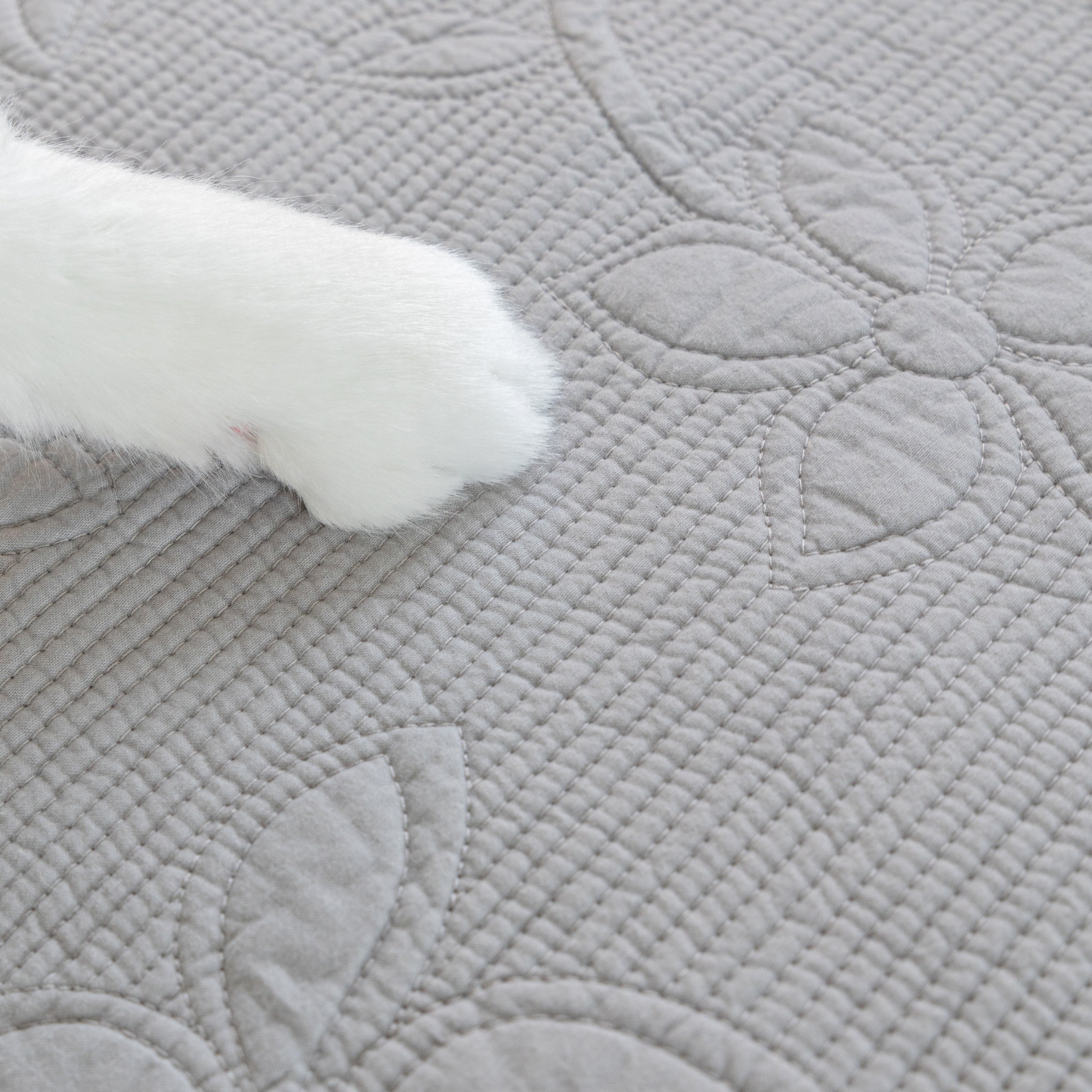 Floral Cotton Quilted Sofa Cover, Non-Slip Couch Protector with Scalloped Edges - Image 92