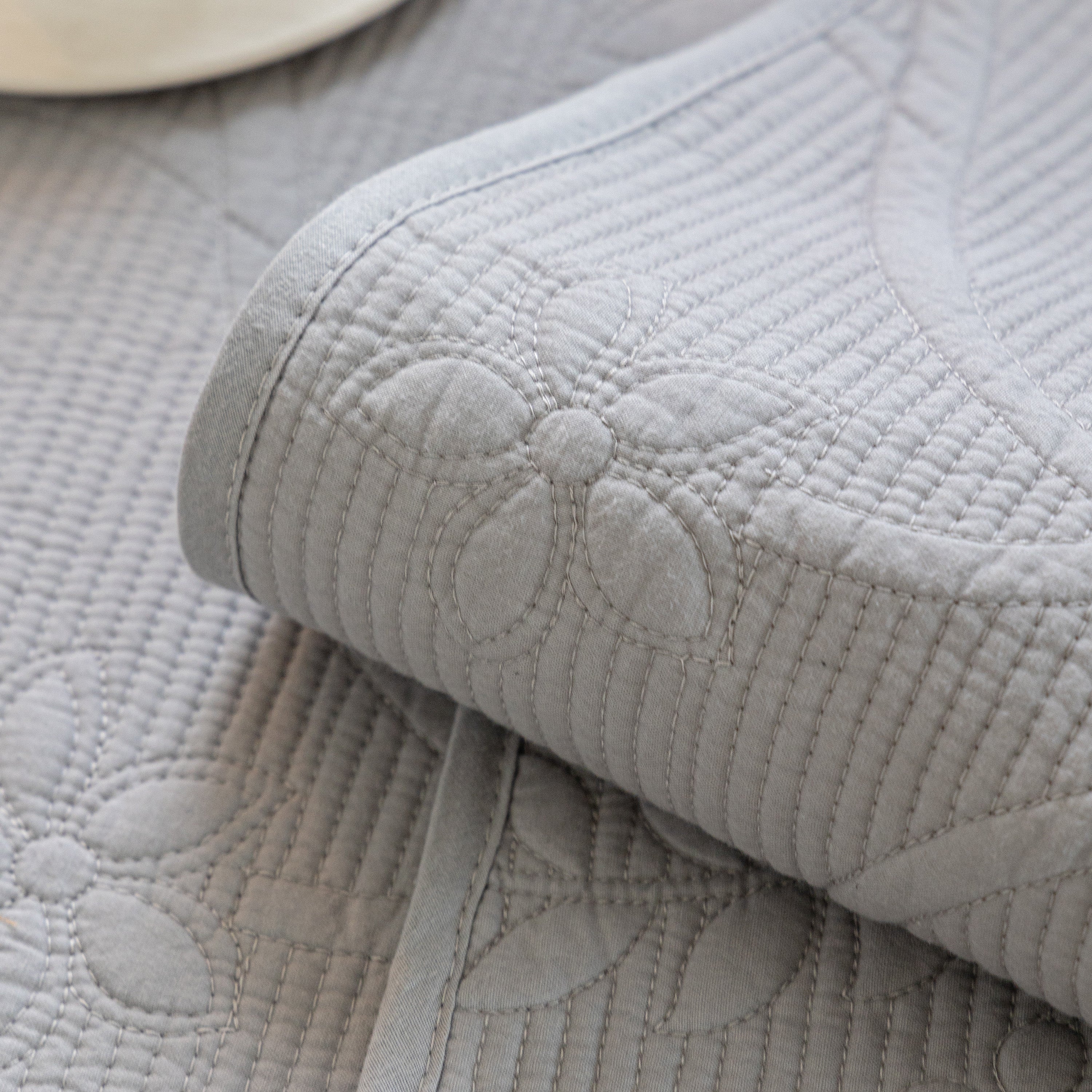 Floral Cotton Quilted Sofa Cover, Non-Slip Couch Protector with Scalloped Edges - Image 95