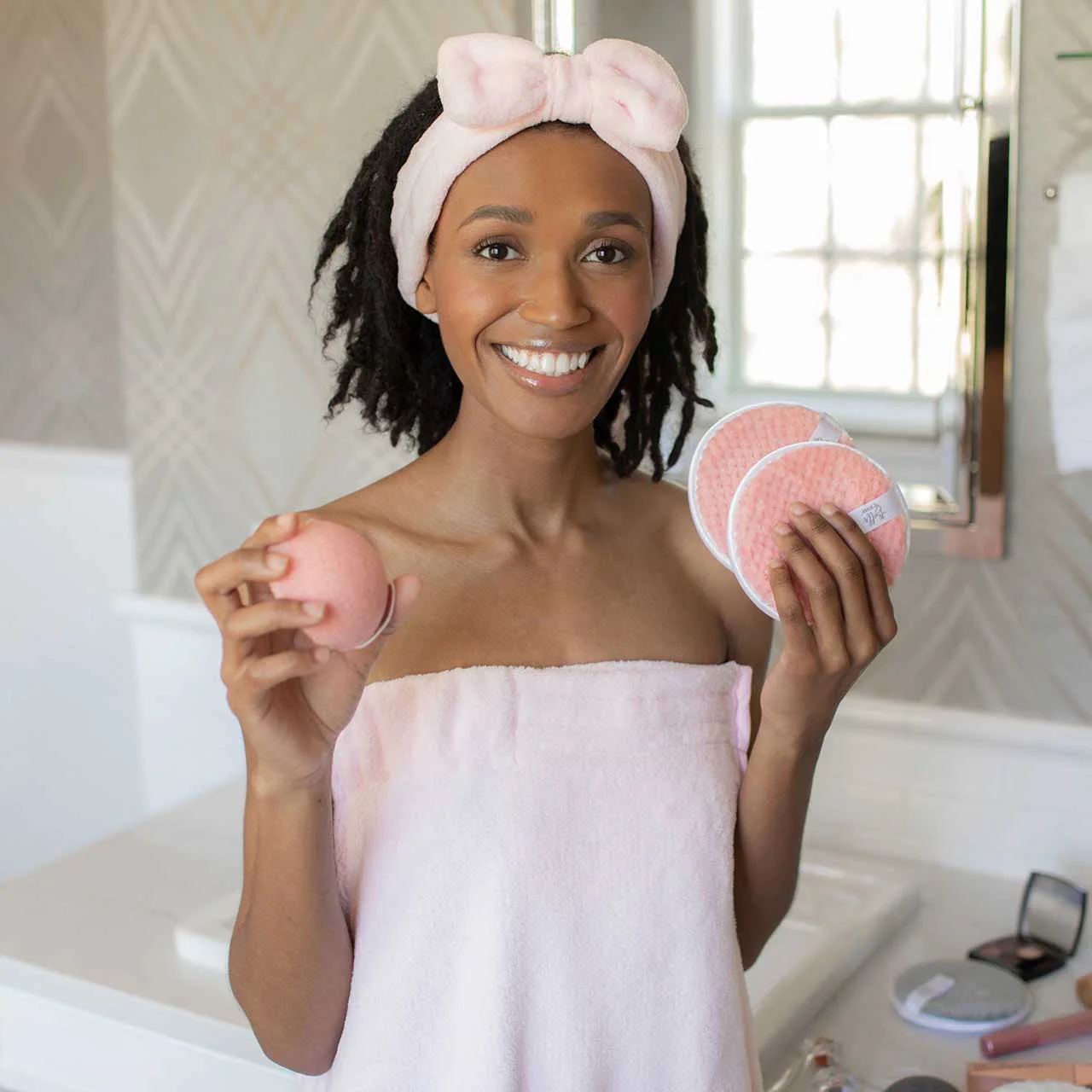 Freshy Face Set in Pink | Bow Headband, Konjac Sponge & Cleansing Pads Face Cleansing Kit Set - Image 2
