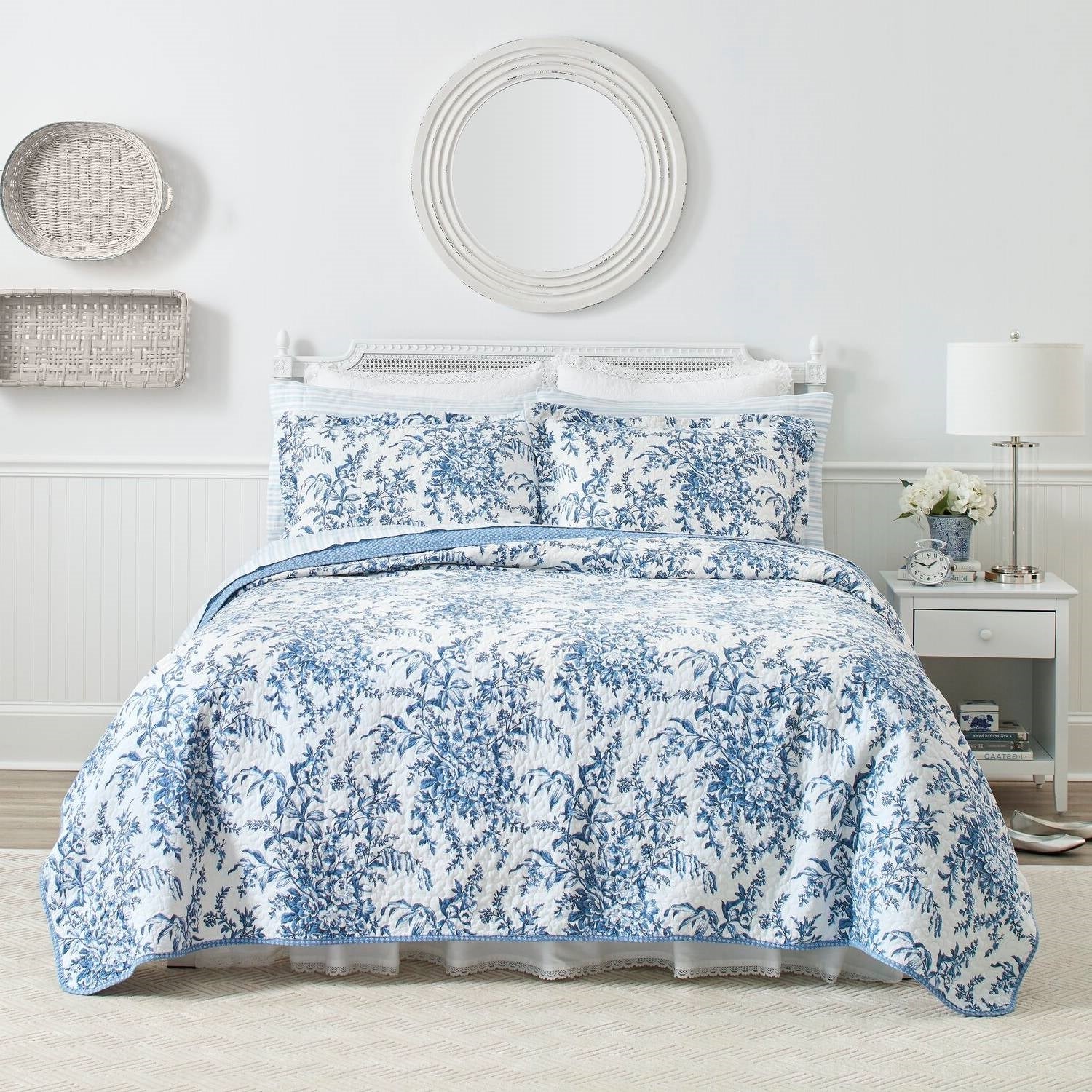 Full/Queen 3 Piece Bed In A Bag Reversible Blue White Floral Cotton Quilt Set - Image 3