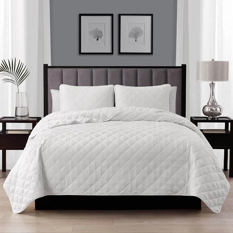 Full/Queen 3-Piece White Polyester Microfiber Diamond Quilted Quilt Set - Image 2