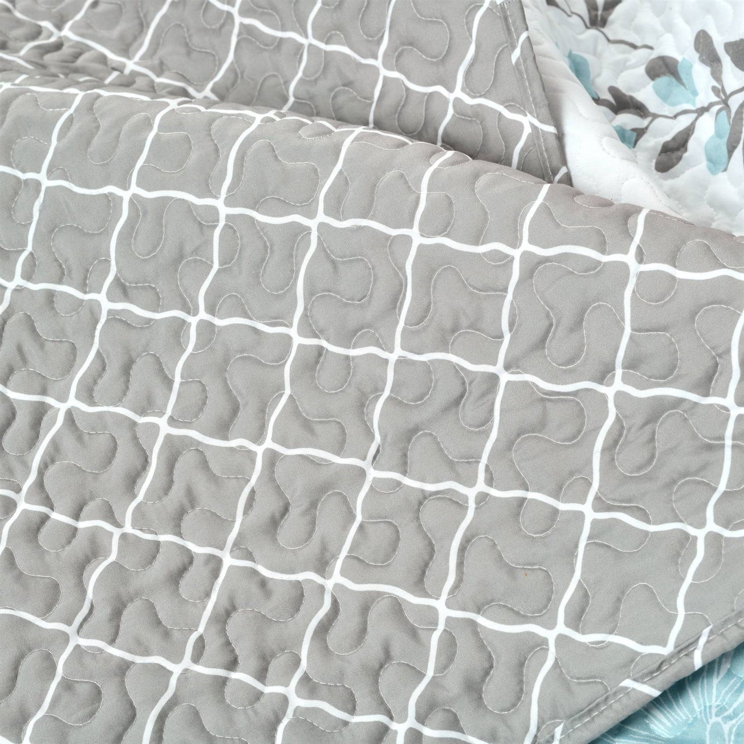 Full/Queen Blue Grey Floral Lightweight Thin Polyester Fabric 3-Piece Quilt Set - Image 3