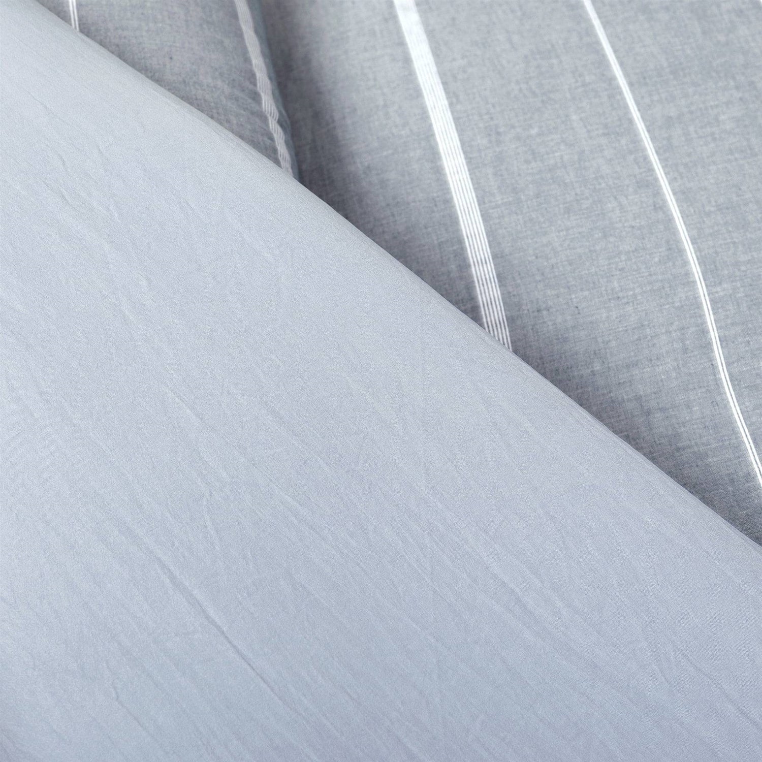 Full/Queen Blue Grey Off-White Stripe 3-Piece Lightweight Comforter Set - Image 4